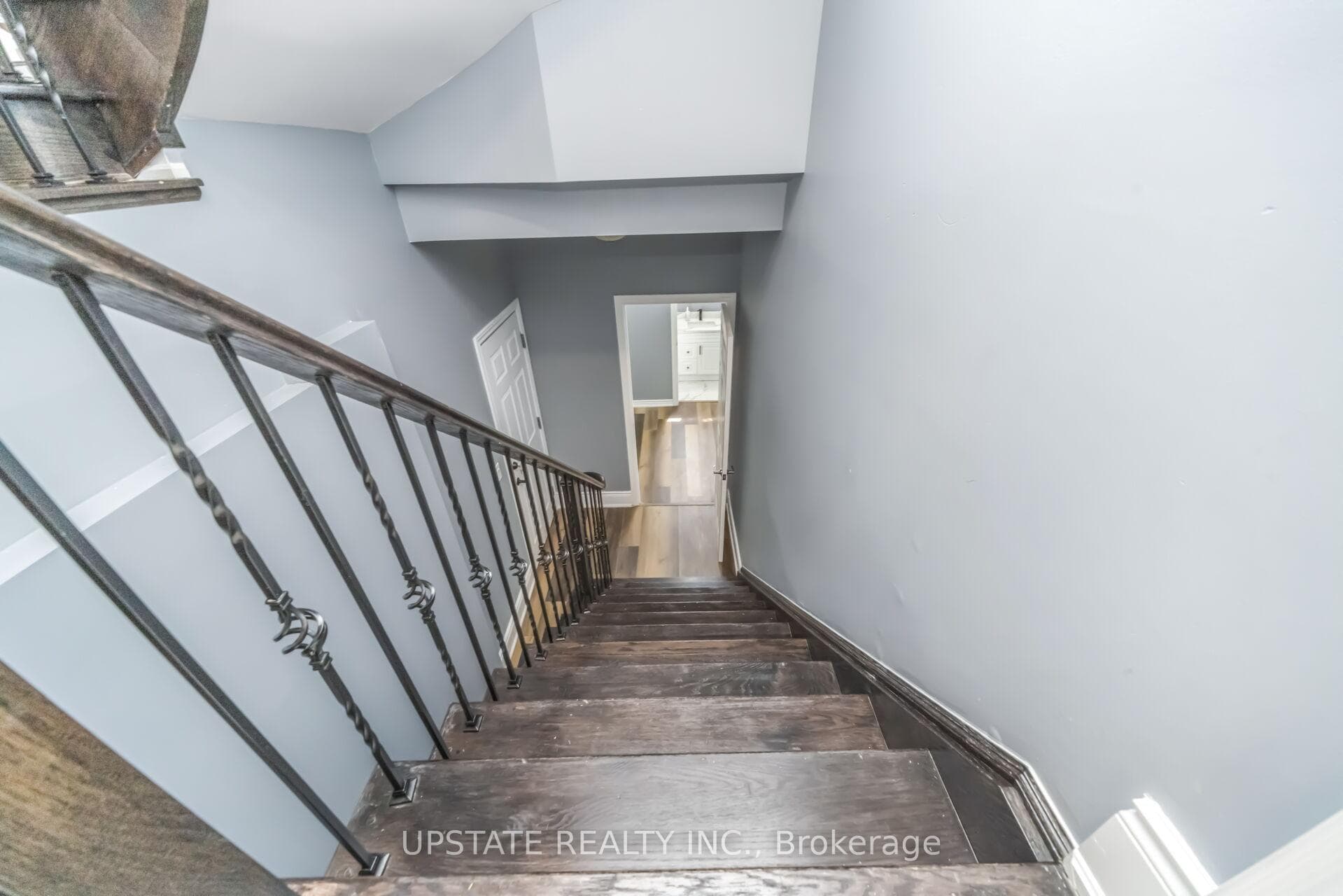 23 Spain Crescent photo 45