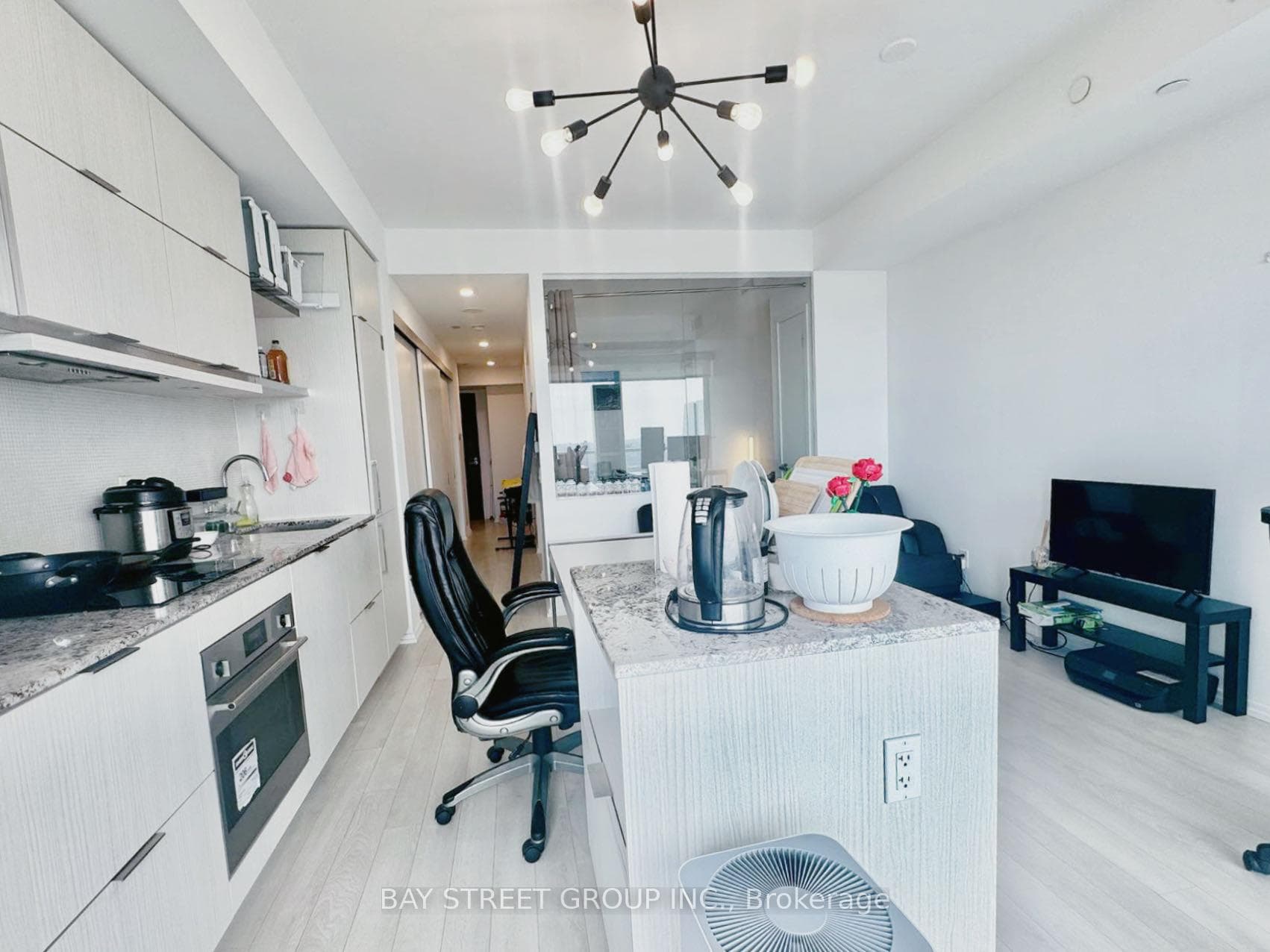 197 Yonge Street Unit 4003 photo 6