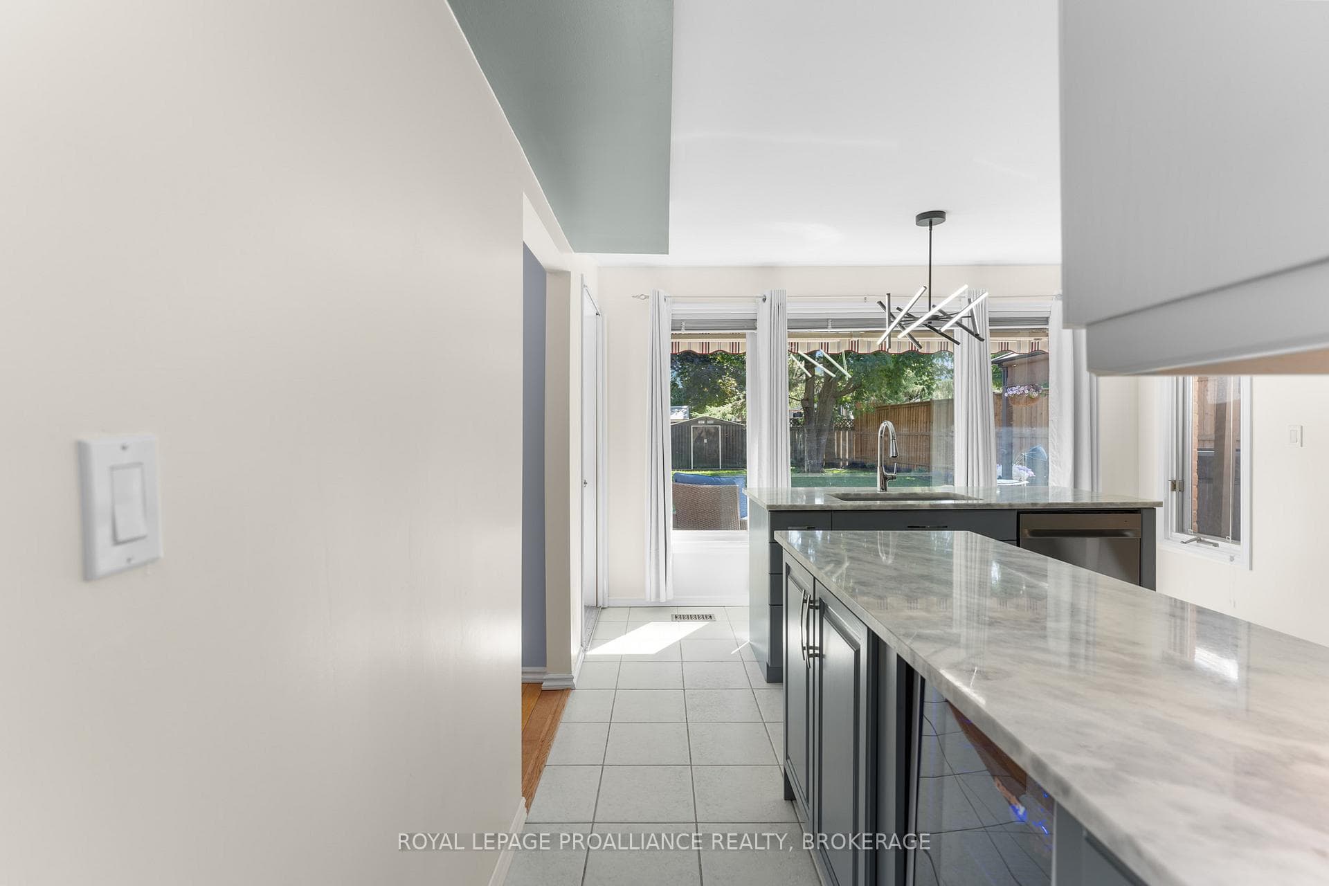 918 Edinborough Crescent photo 17