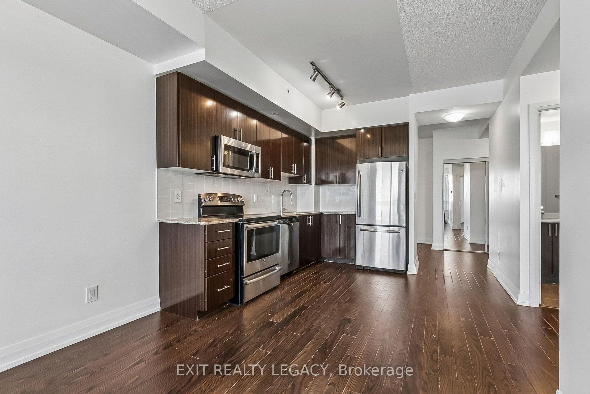 7167 Yonge Street Unit 710 photo 9