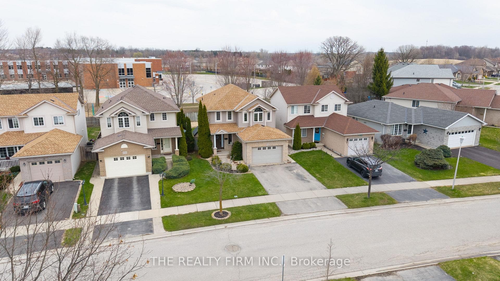 1737 Devos Drive photo 33