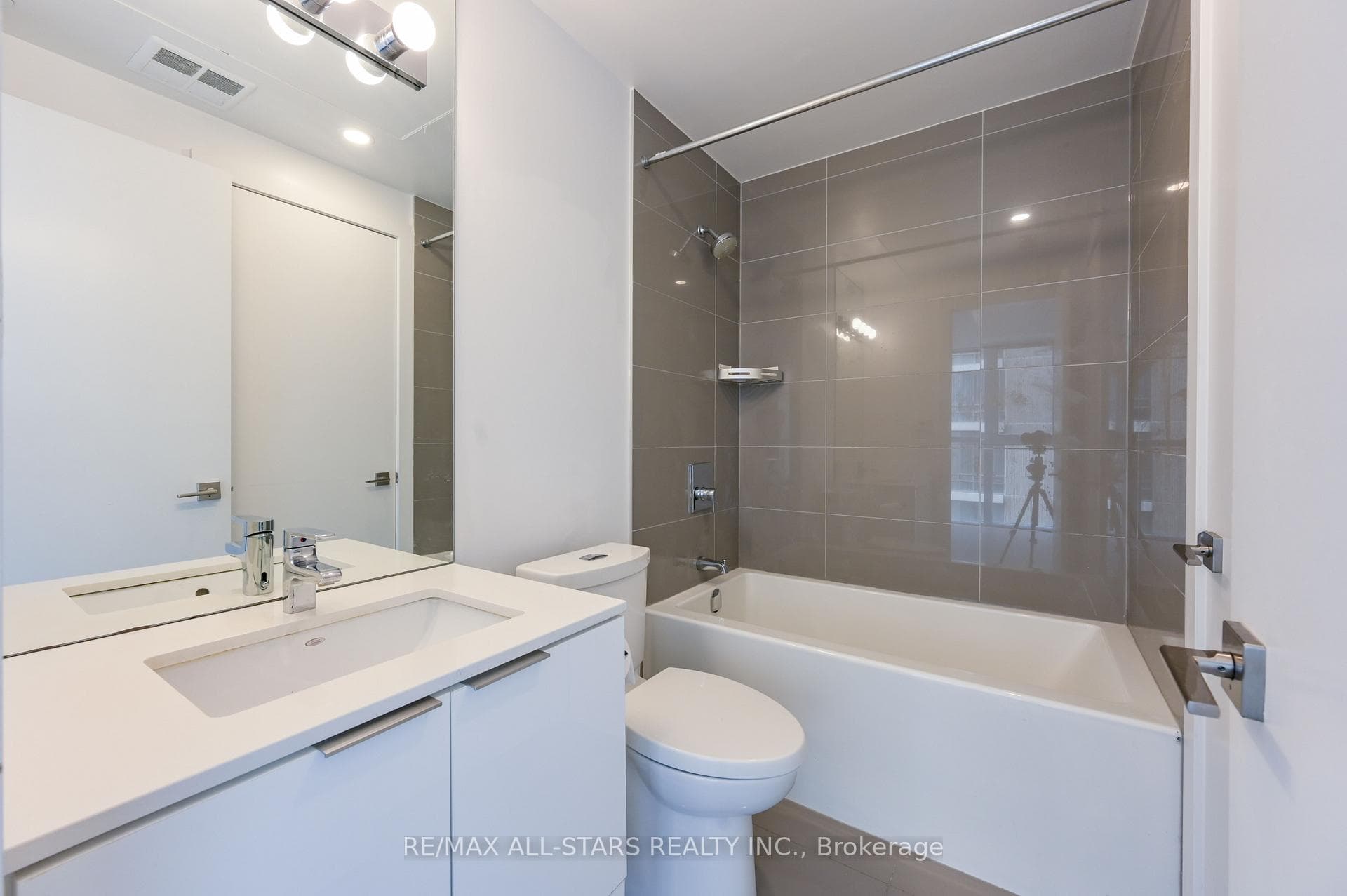 609 Avenue Road Unit 1001 photo 10