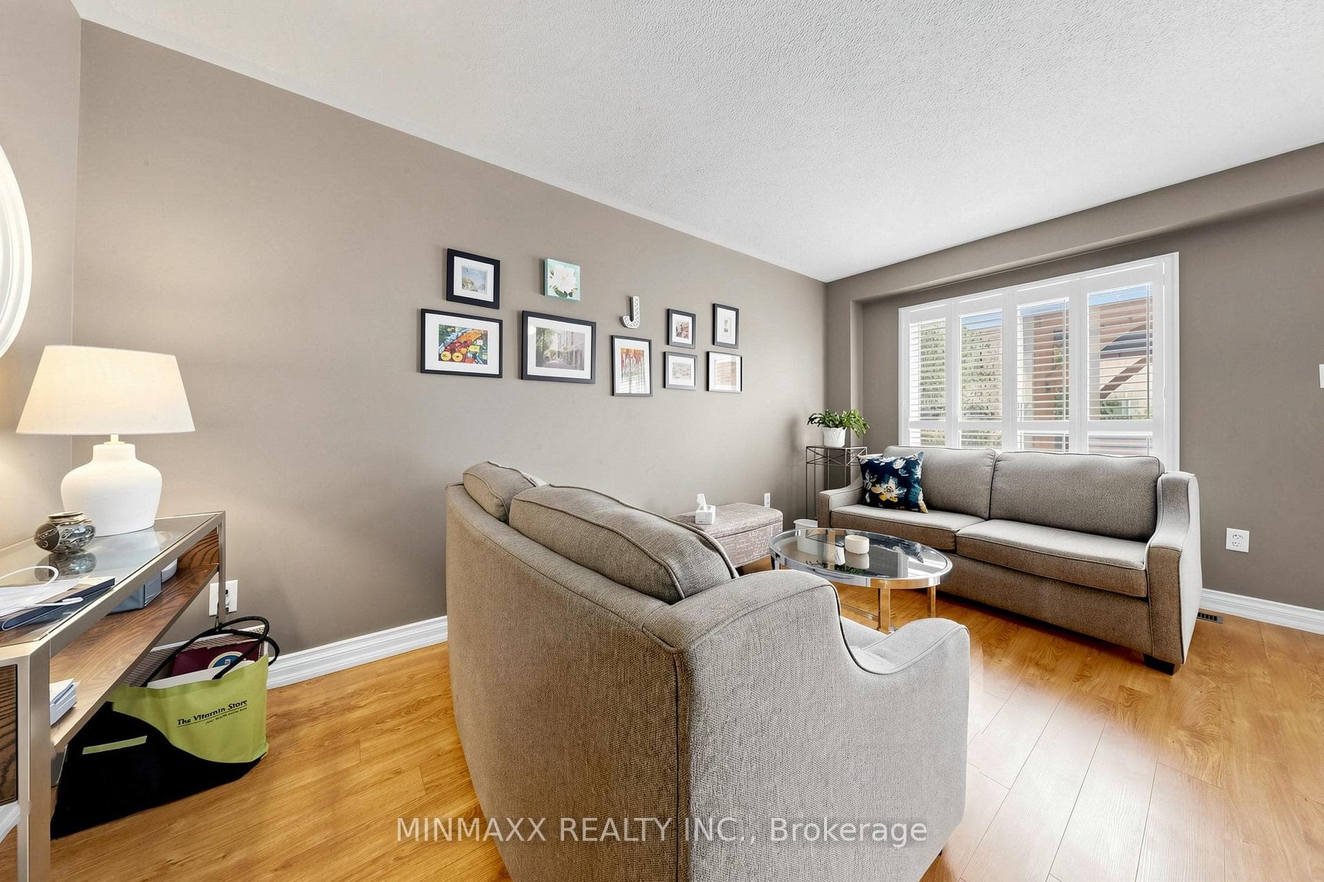 1164 CHAPMAN Crescent photo 6