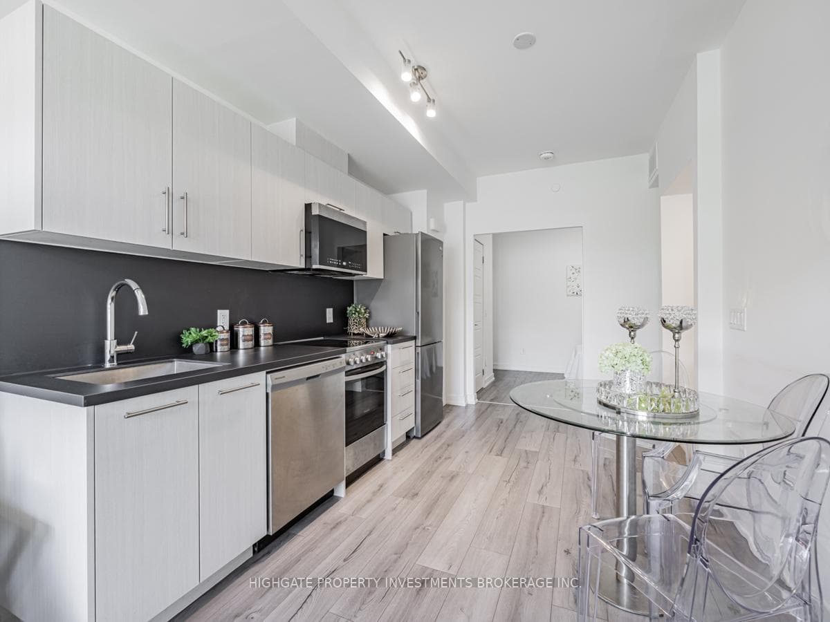266 Finch Avenue Unit 13 photo 8
