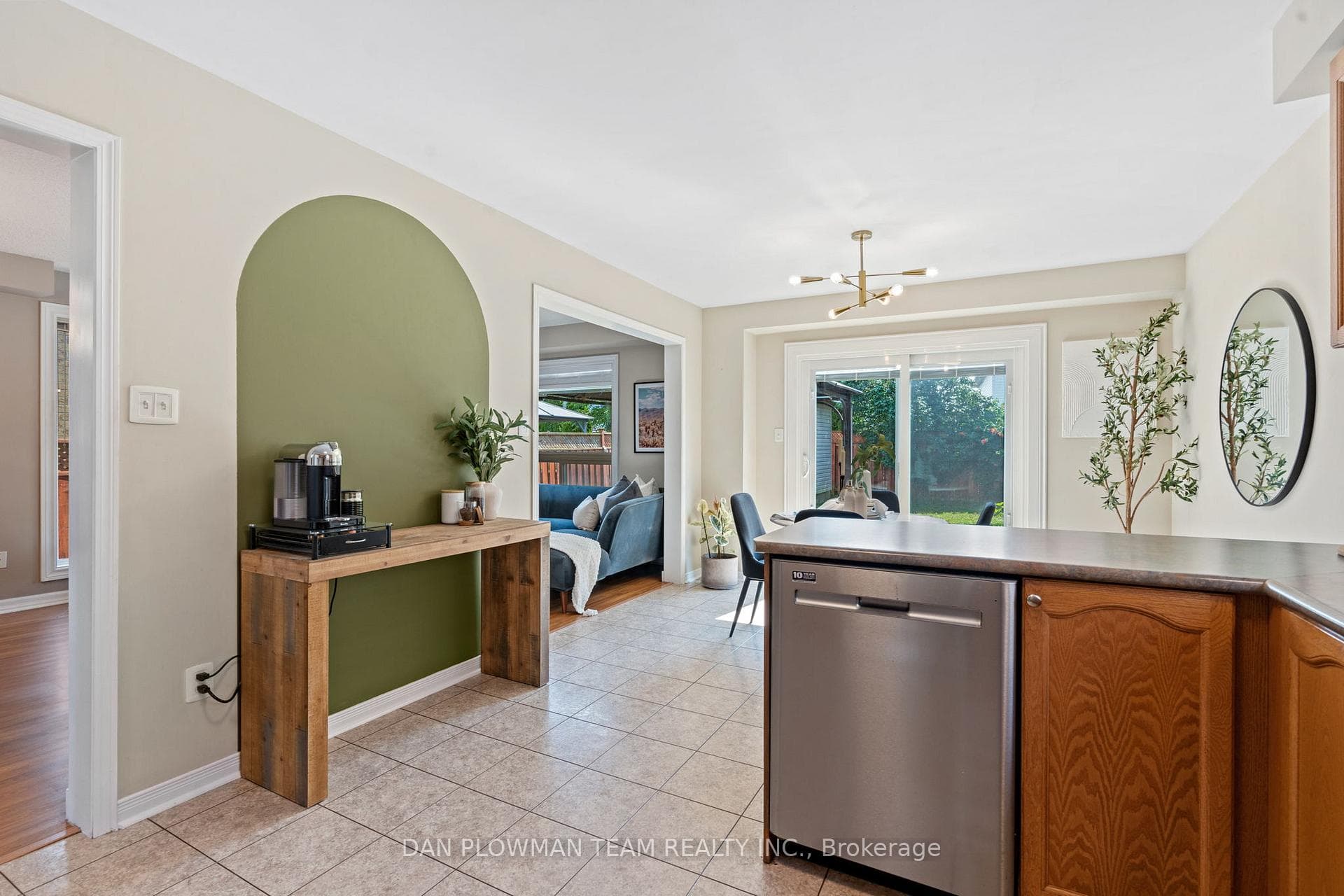 6 Clayton Crescent photo 10