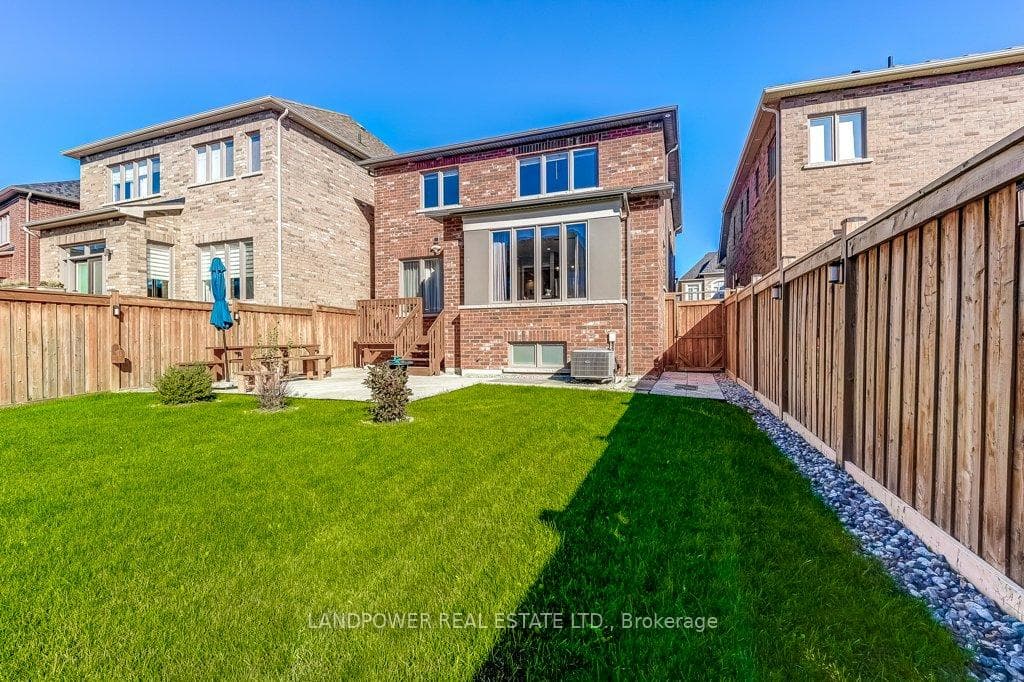 38 St Ives Crescent photo 39