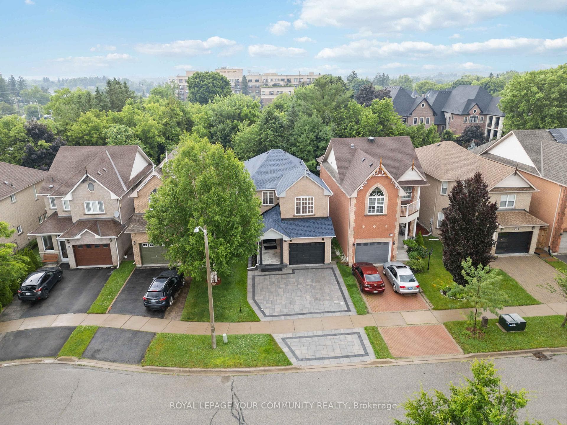 32 Carousel Crescent photo 33