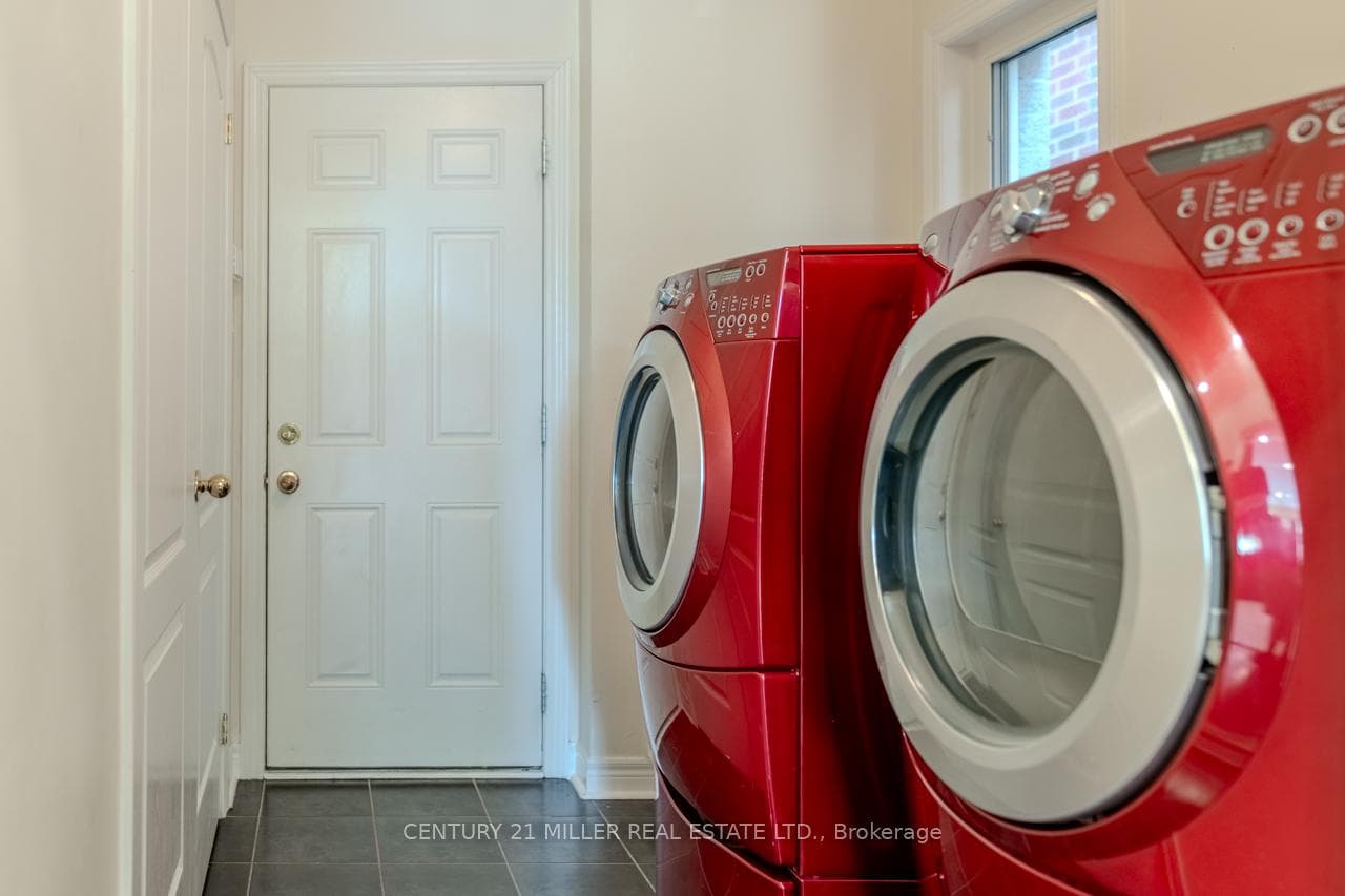 63 Chayna Crescent photo 13