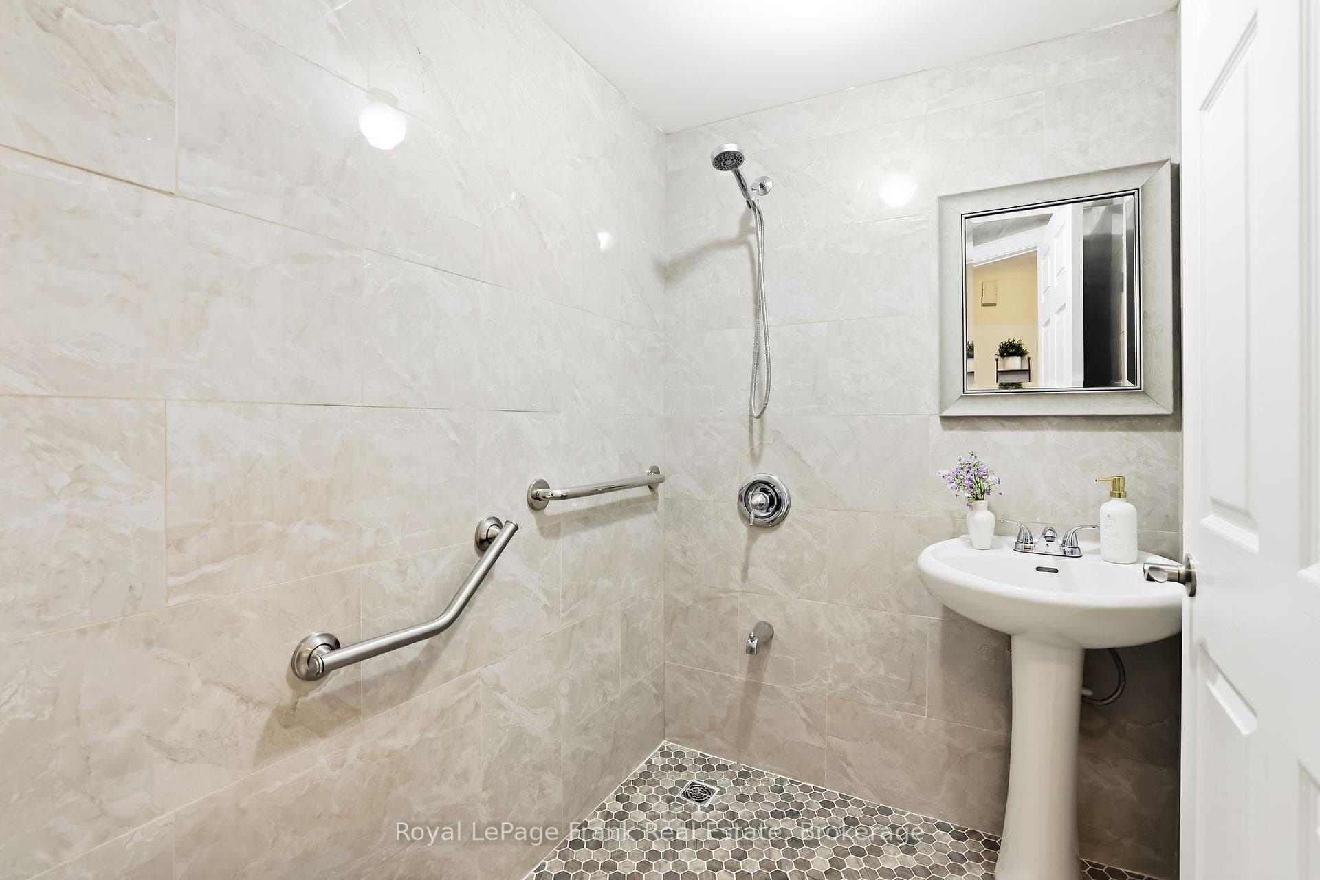 112 Oke Road photo 17