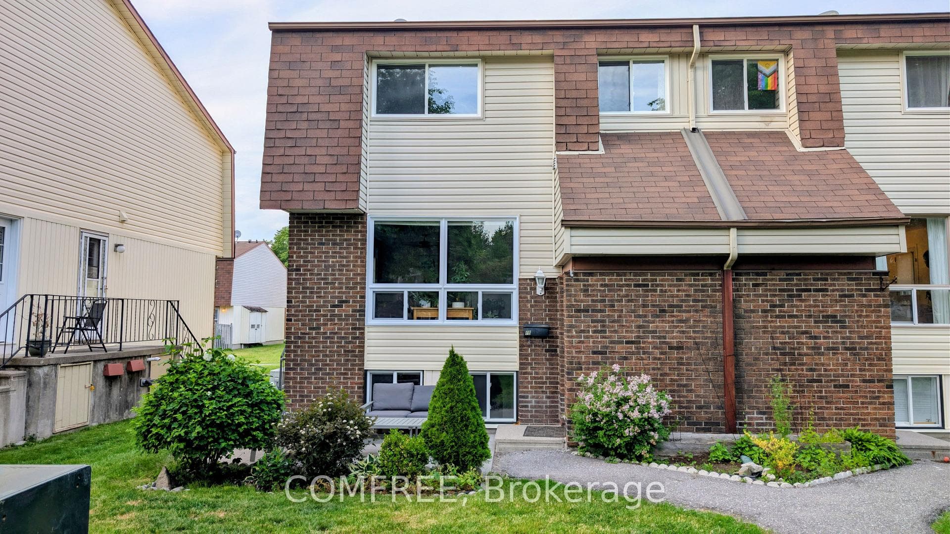 8B Forester Crescent photo 1