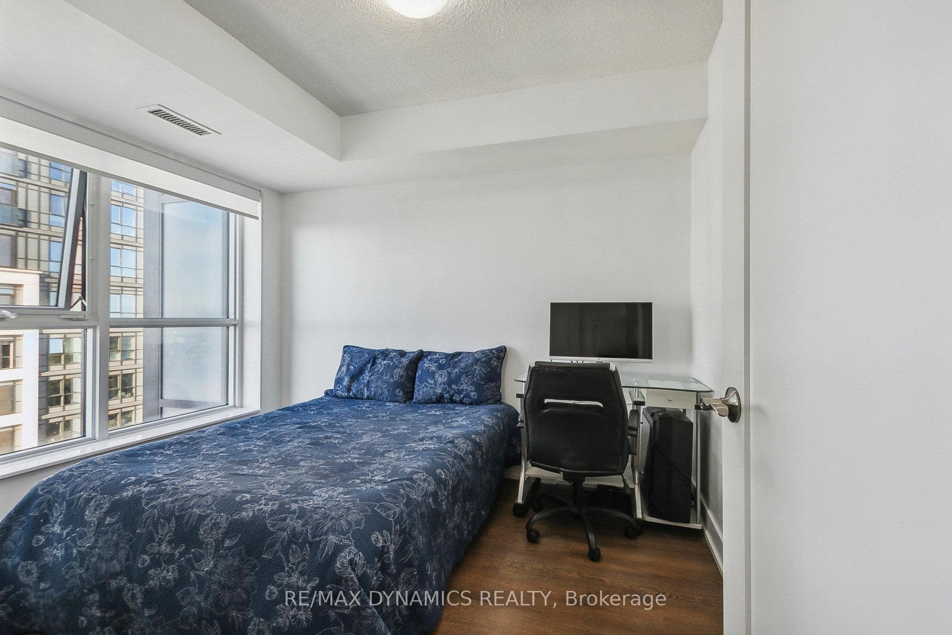 7 Mabelle Avenue Unit 2801 photo 3