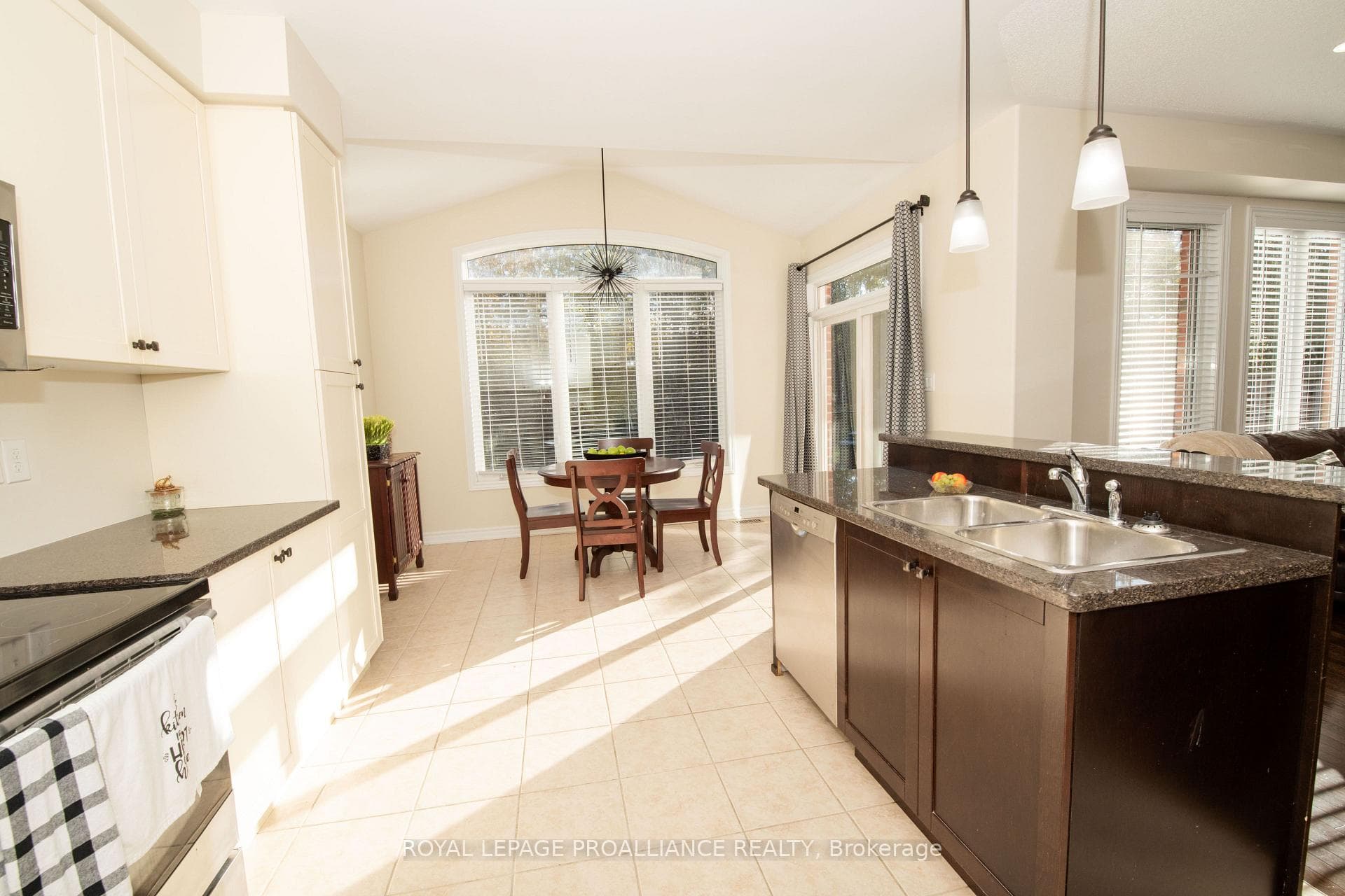 43 Vivian Drive photo 7