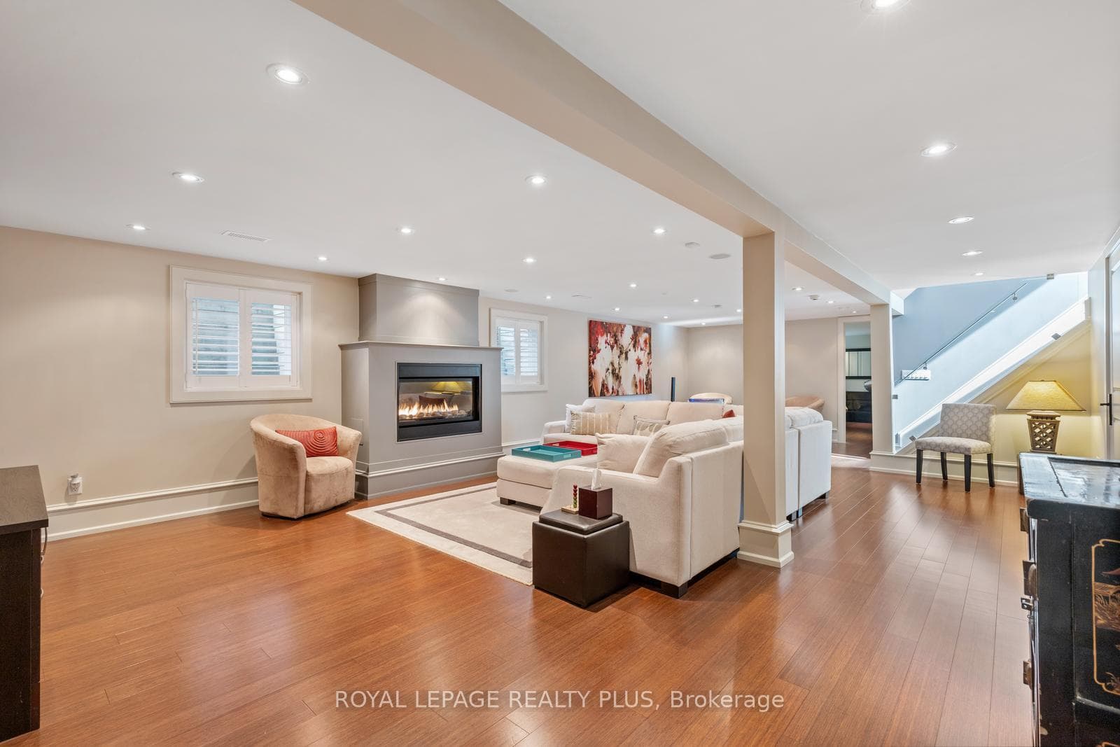 1812 Pattinson Crescent photo 26