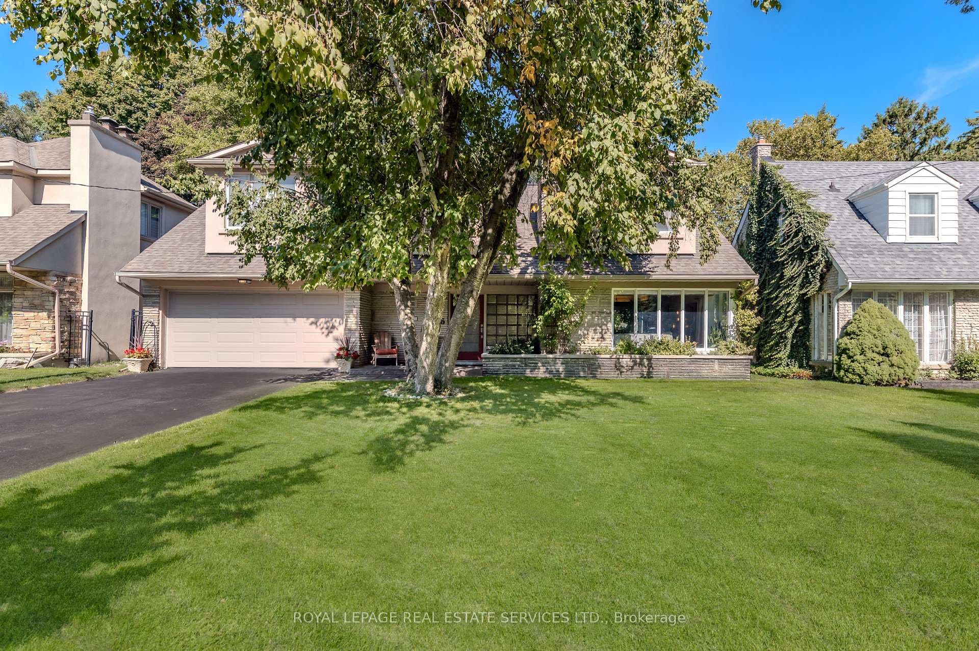 6 Ashley Park Road photo 2