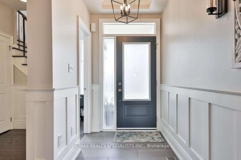 425 Jelinik Terrace photo 3