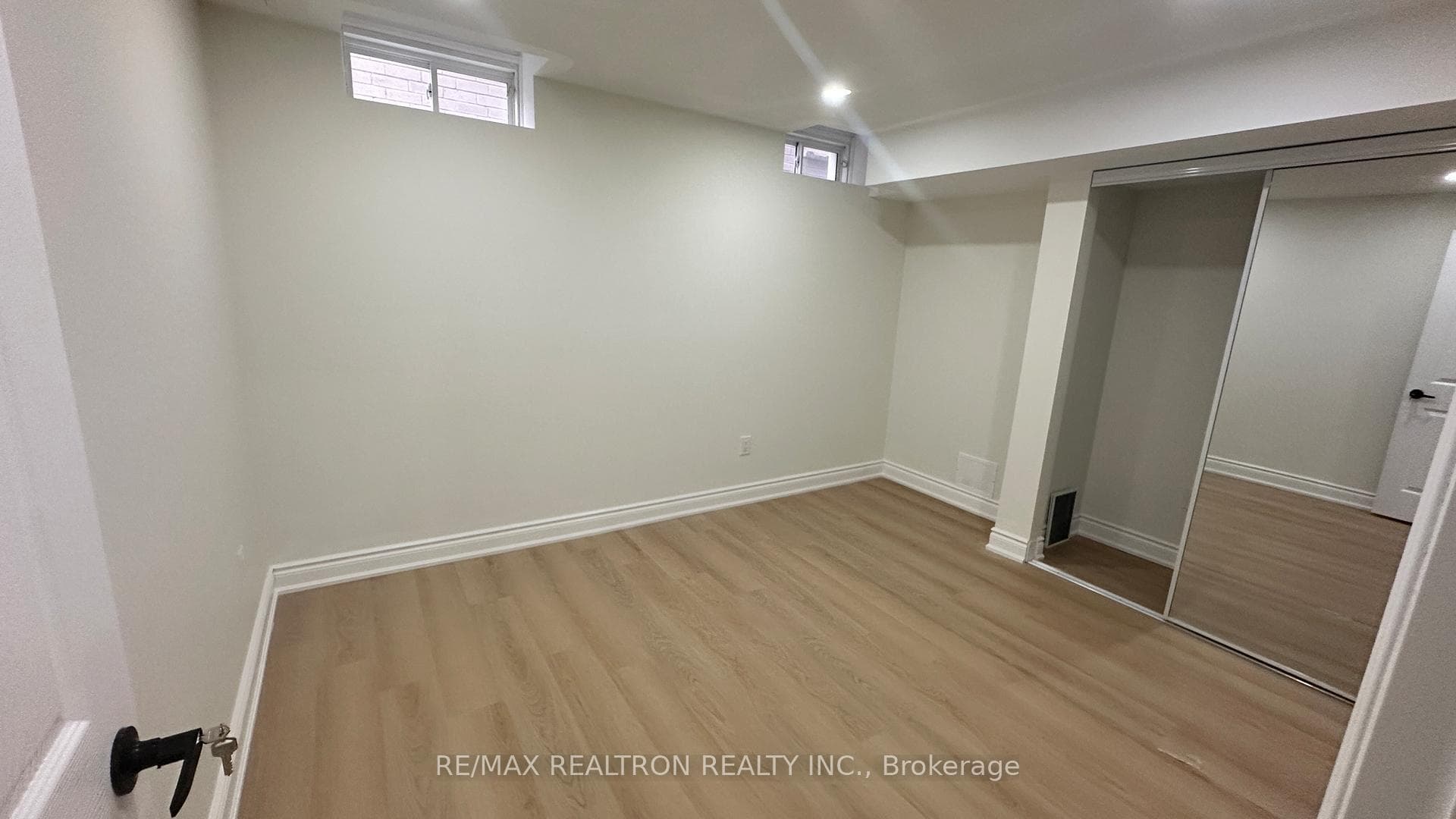 1182 Wilimington Ave Avenue Unit BSMT photo 6