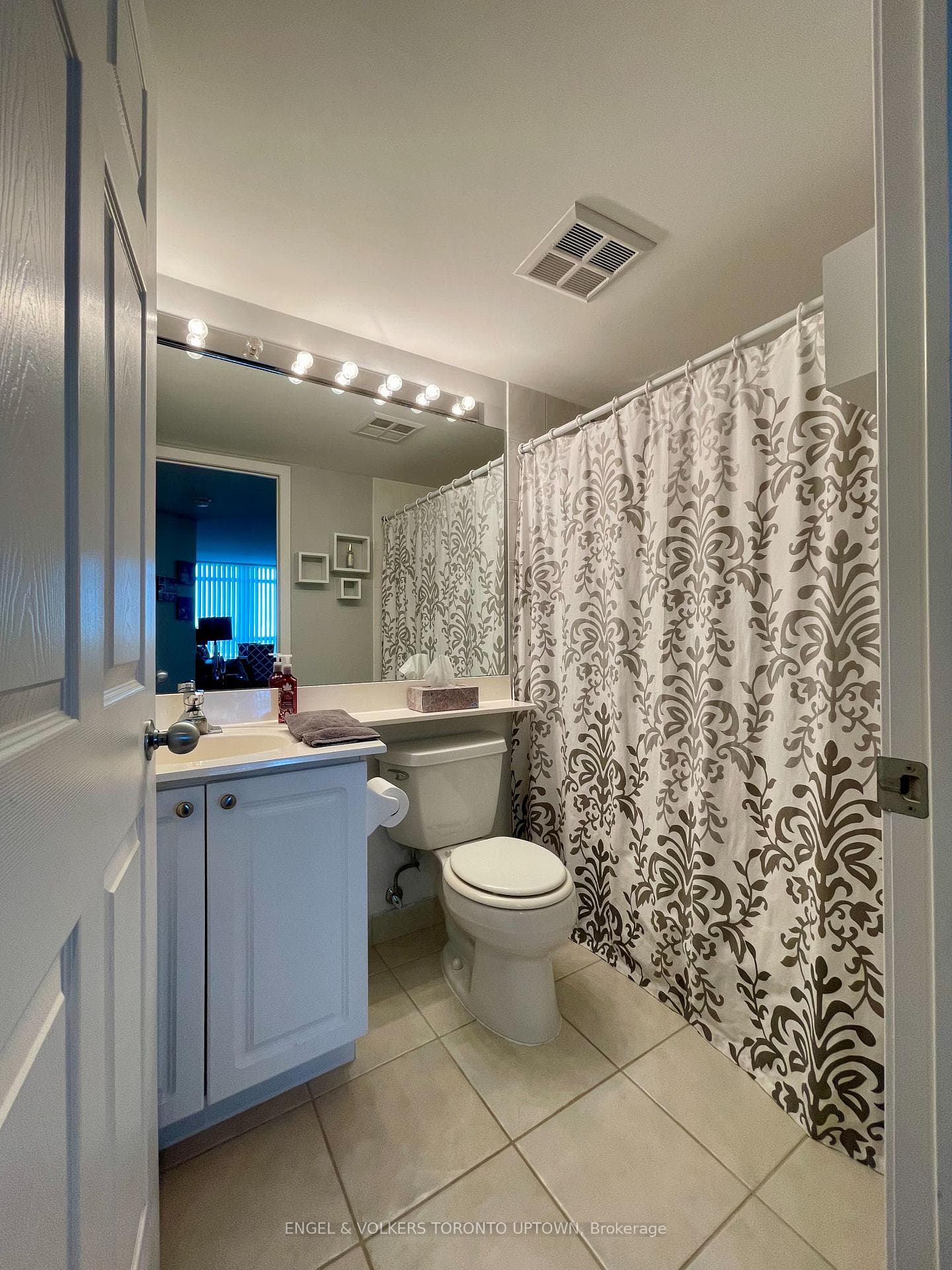 28 Harrison Garden Boulevard Unit 811 photo 21