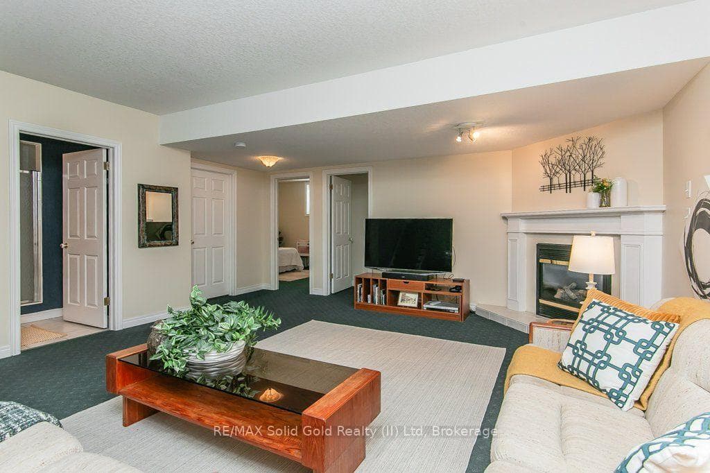 77 Lawrence Street photo 32