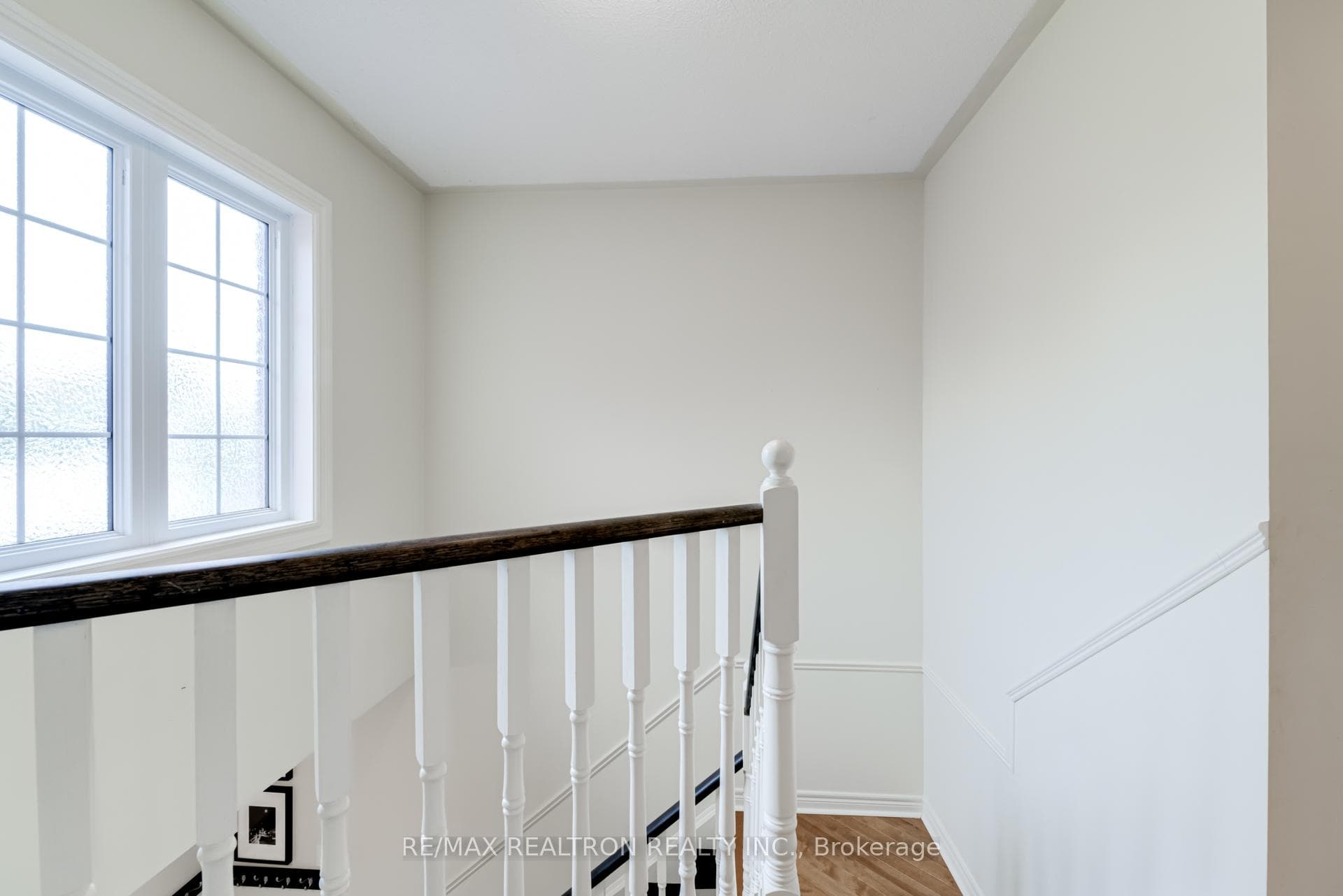 129 Mowat Crescent photo 16