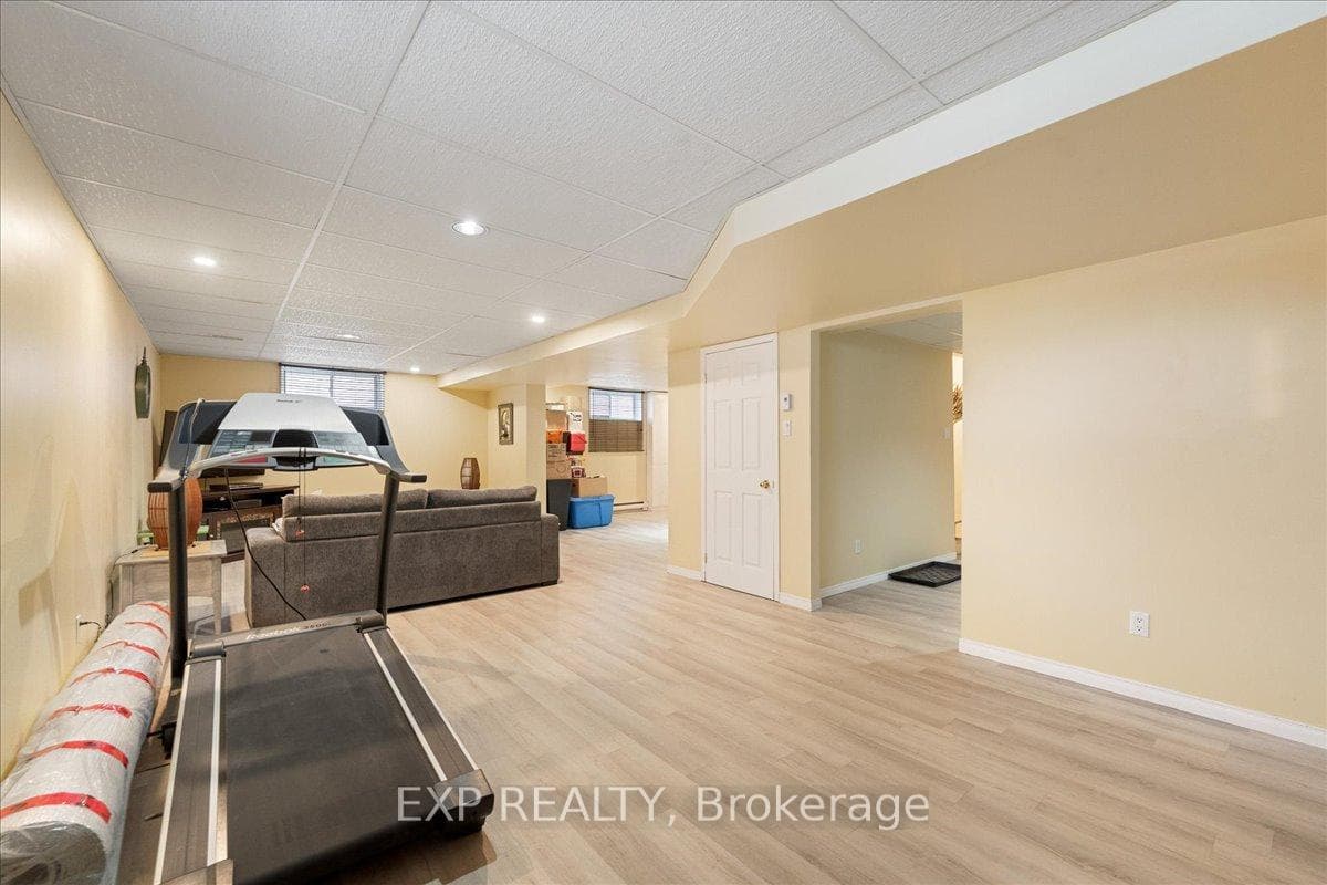 213 Longueuil Street photo 35