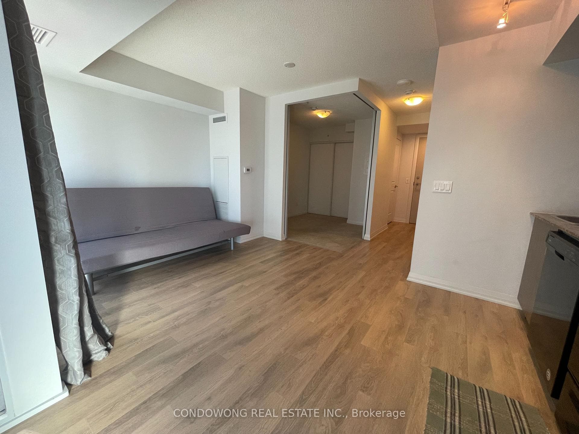 30 Meadowglen Place Unit 408 photo 4