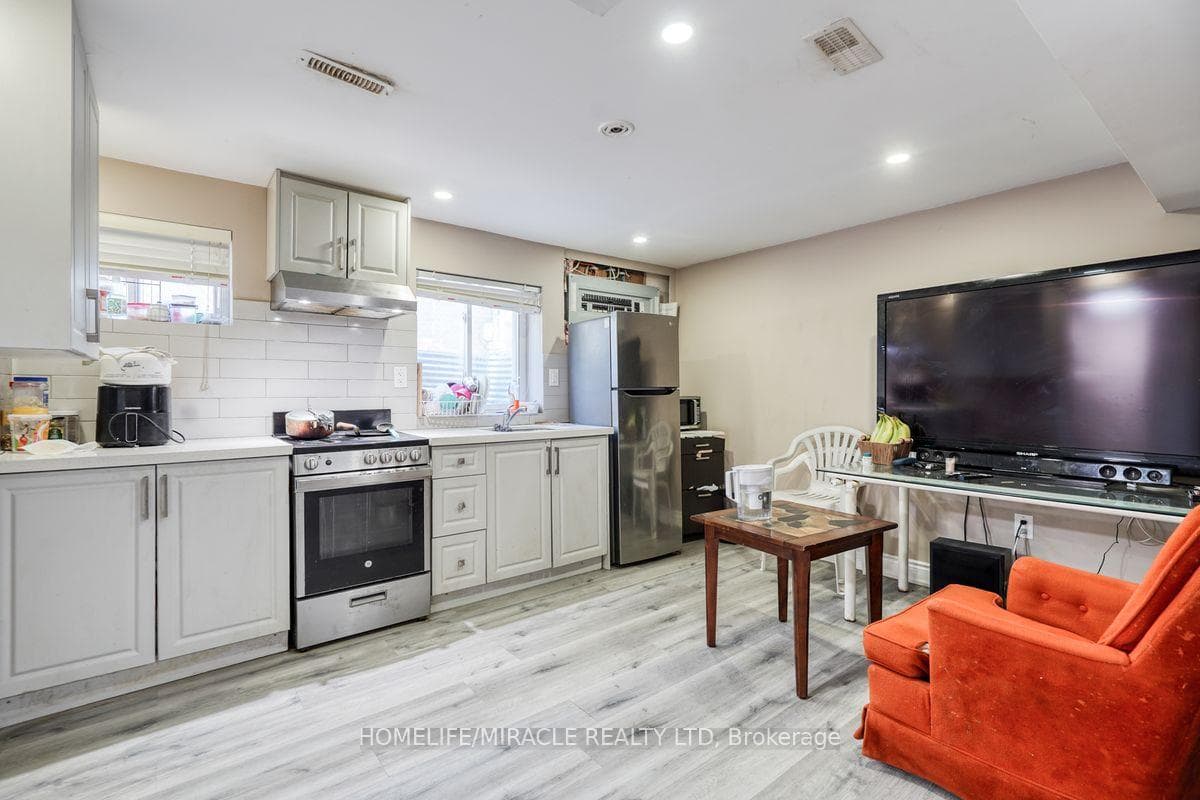 40 Reigate Avenue photo 21
