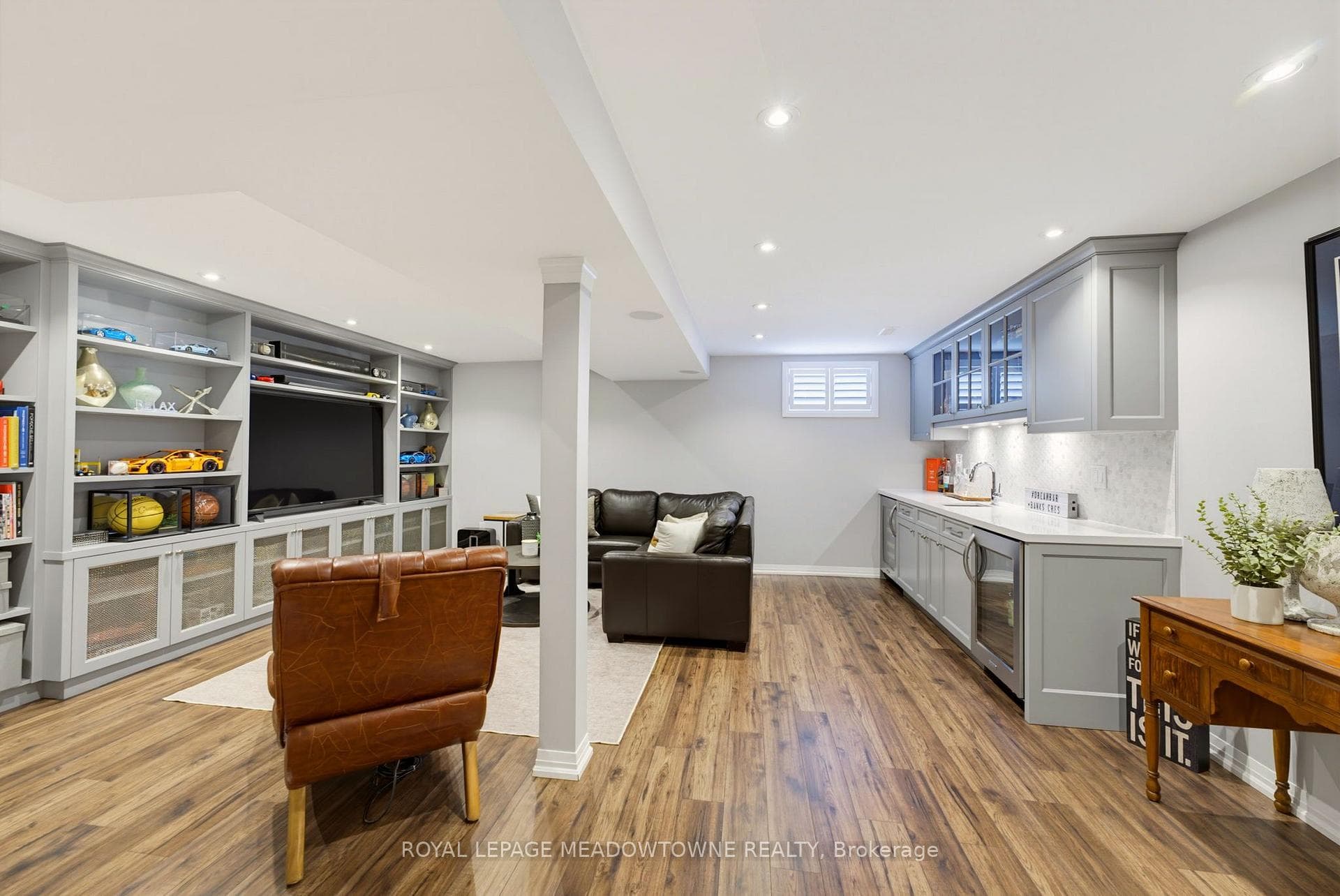 779 Banks Crescent photo 29