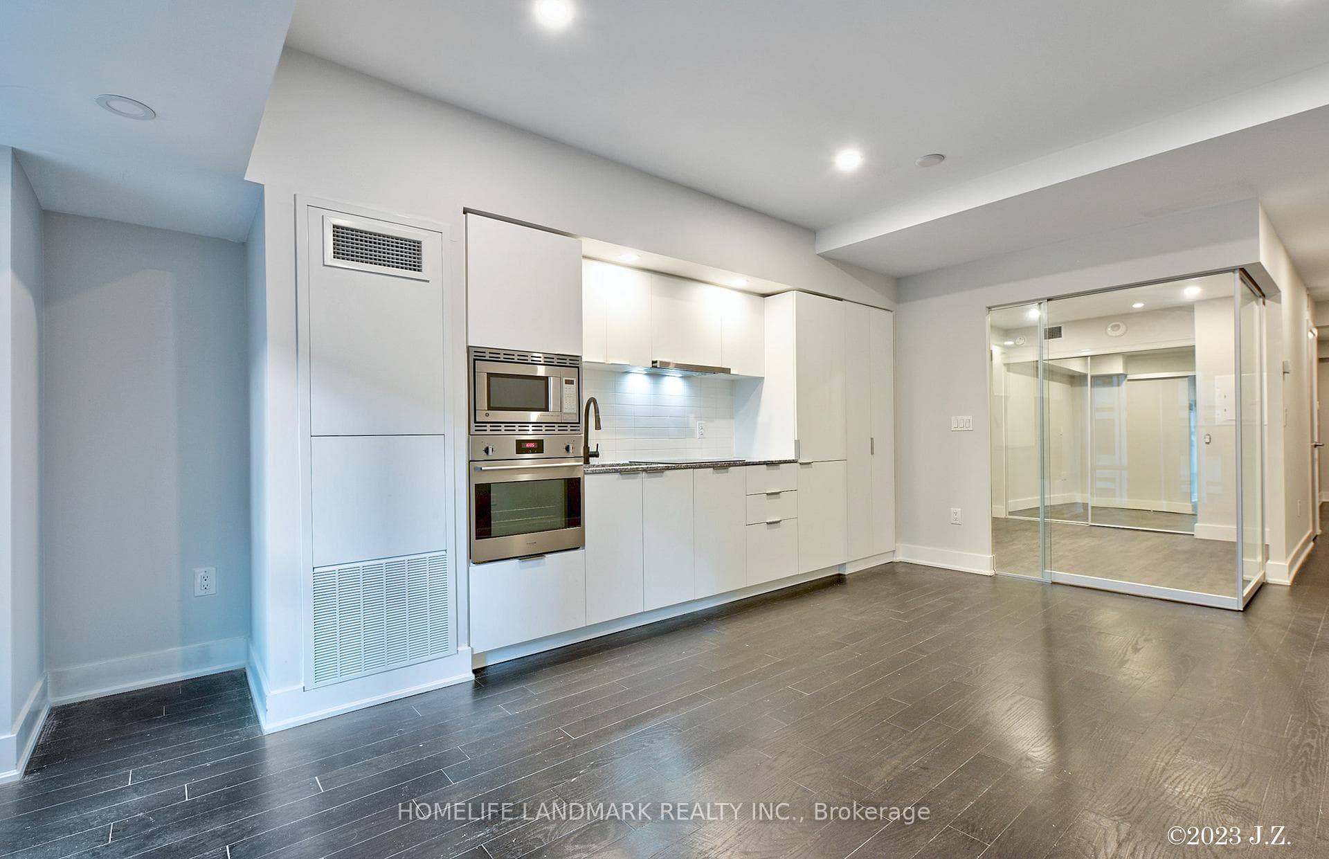 955 Bay Street Unit 619 photo 10