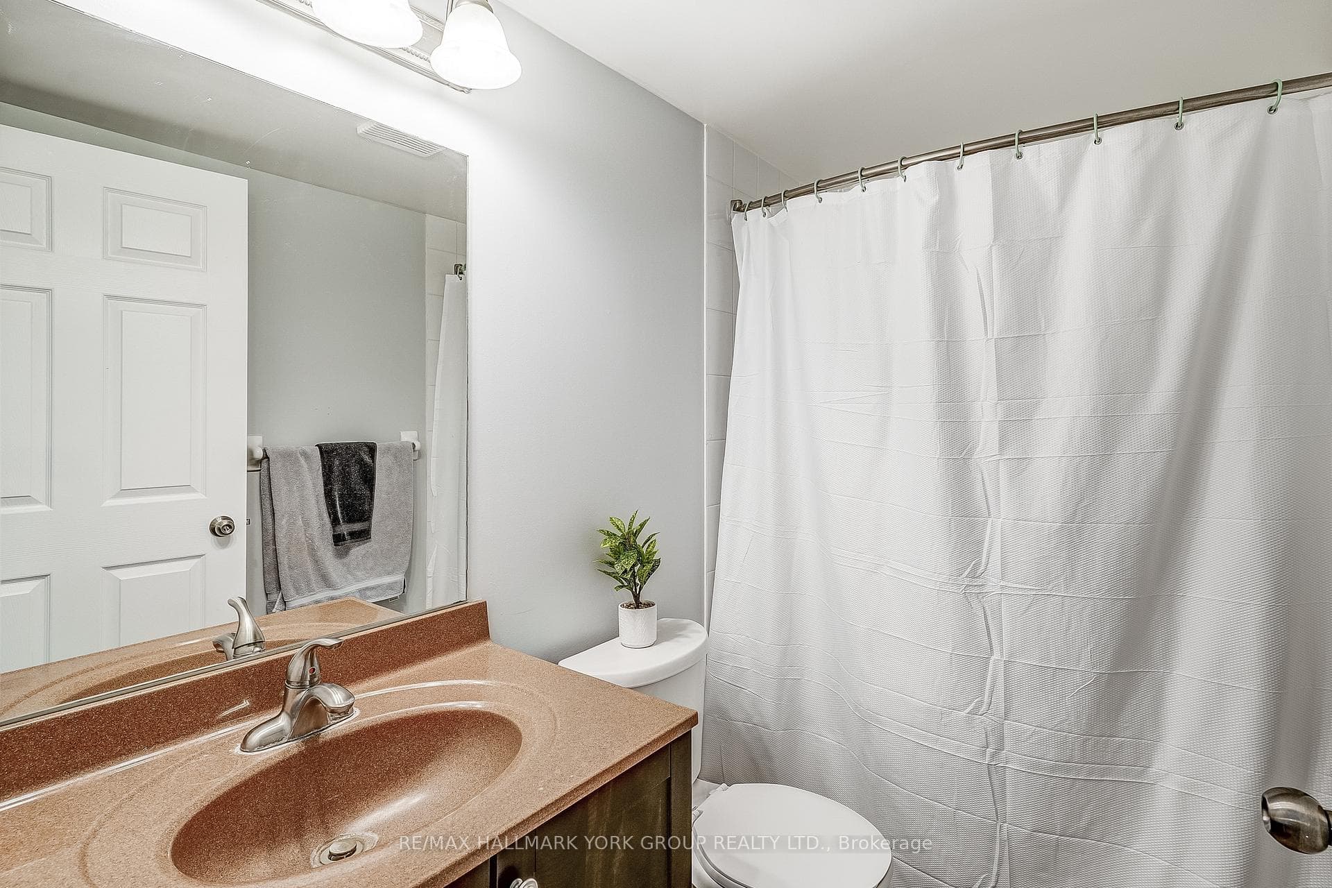 160 Wellington Street Unit 413 photo 12