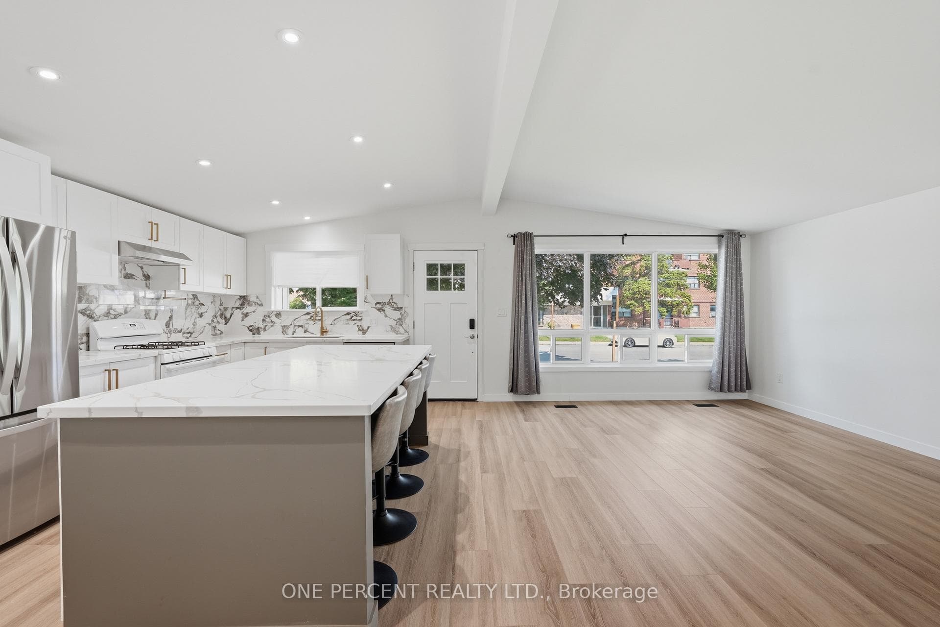9 Bishopsgate Avenue photo 10