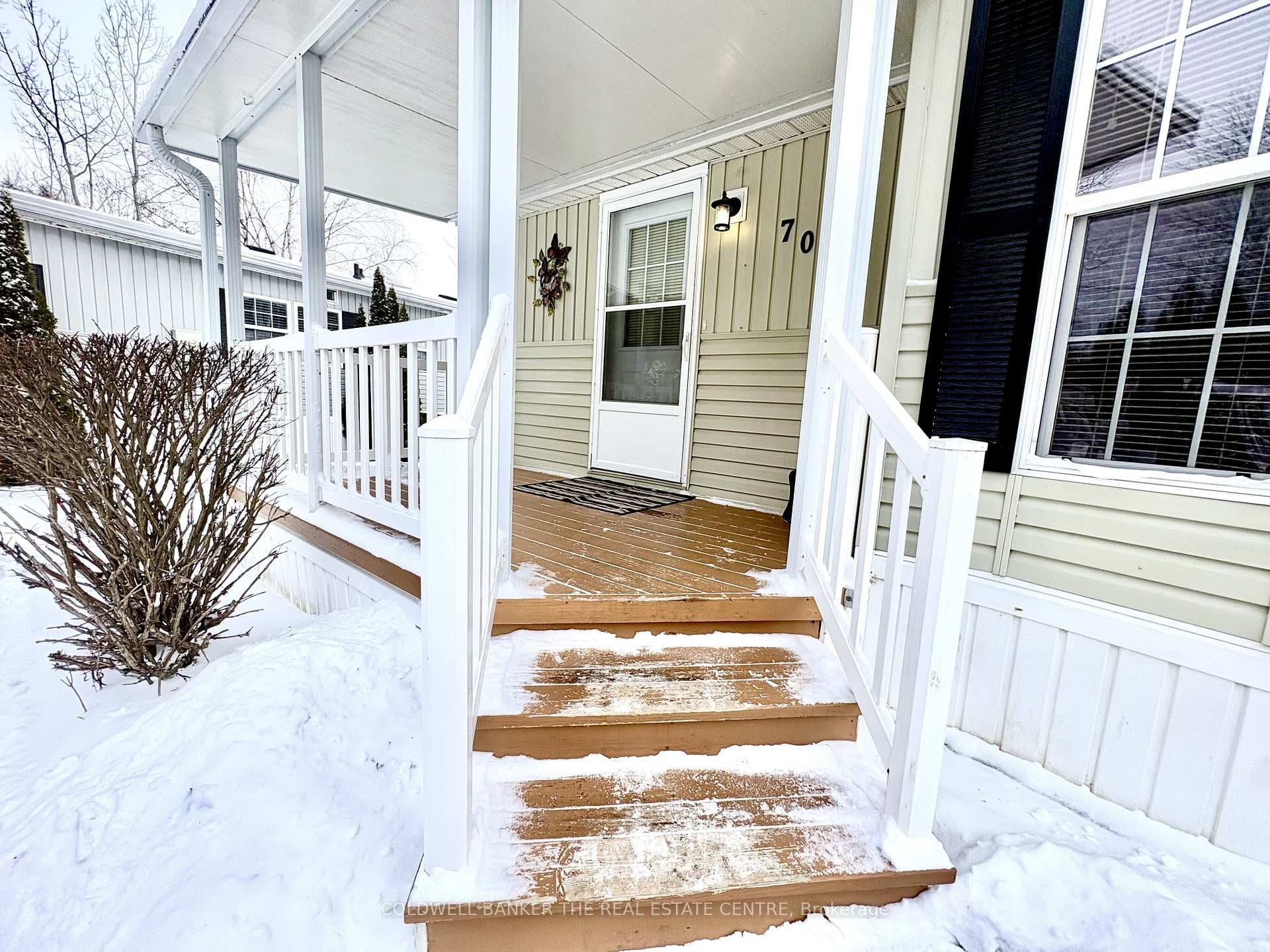 70 Topaz Street photo 2