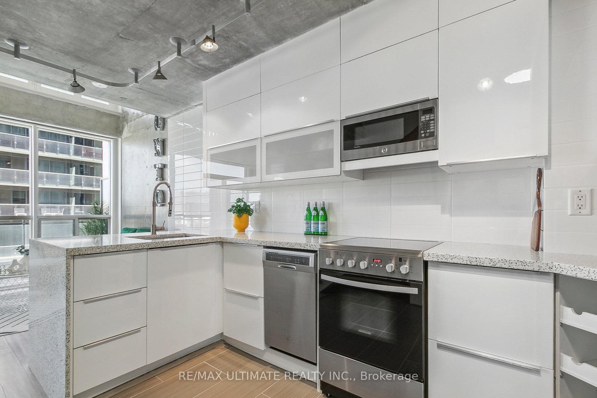 1029 King Street Unit 609 photo 15