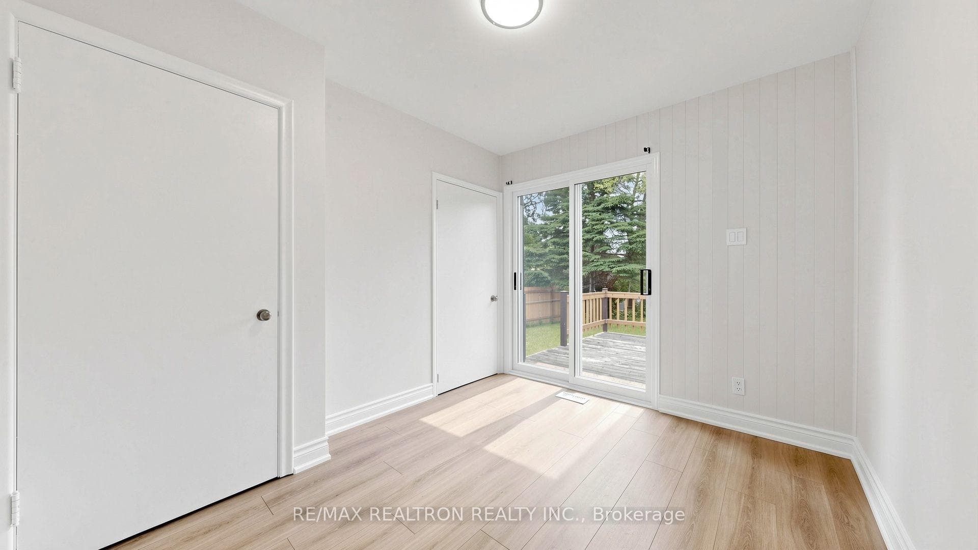 91 Vauxhall Drive photo 22