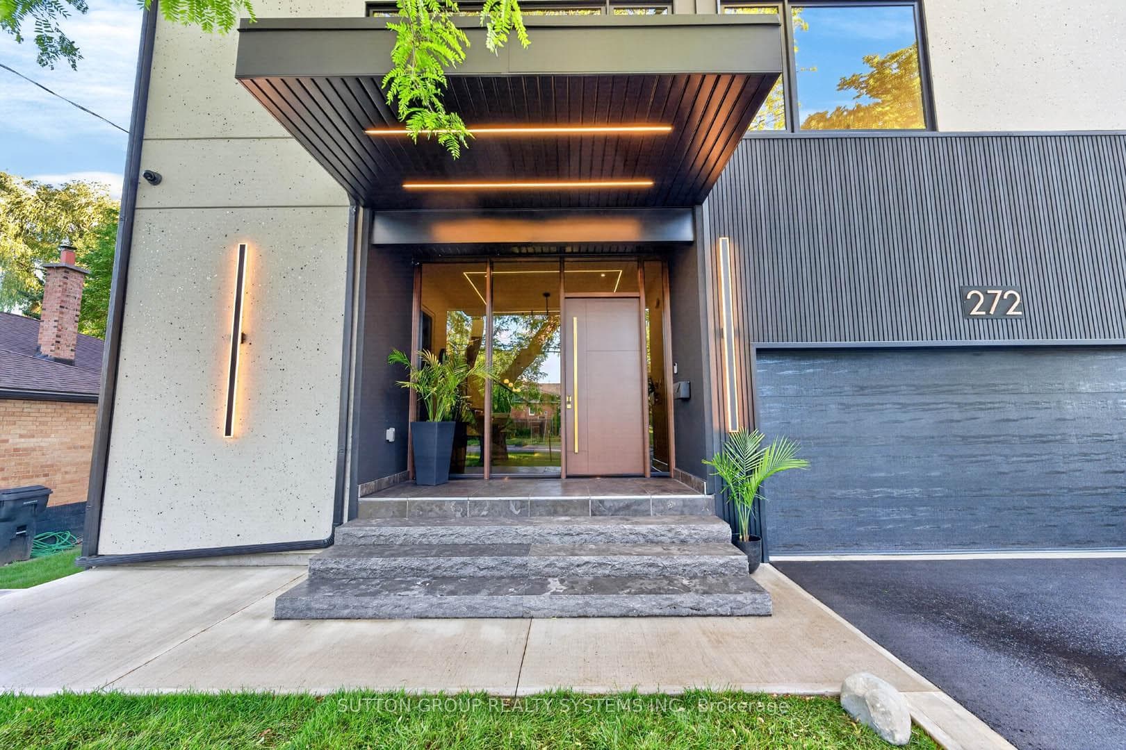 272 Renforth Drive photo 2