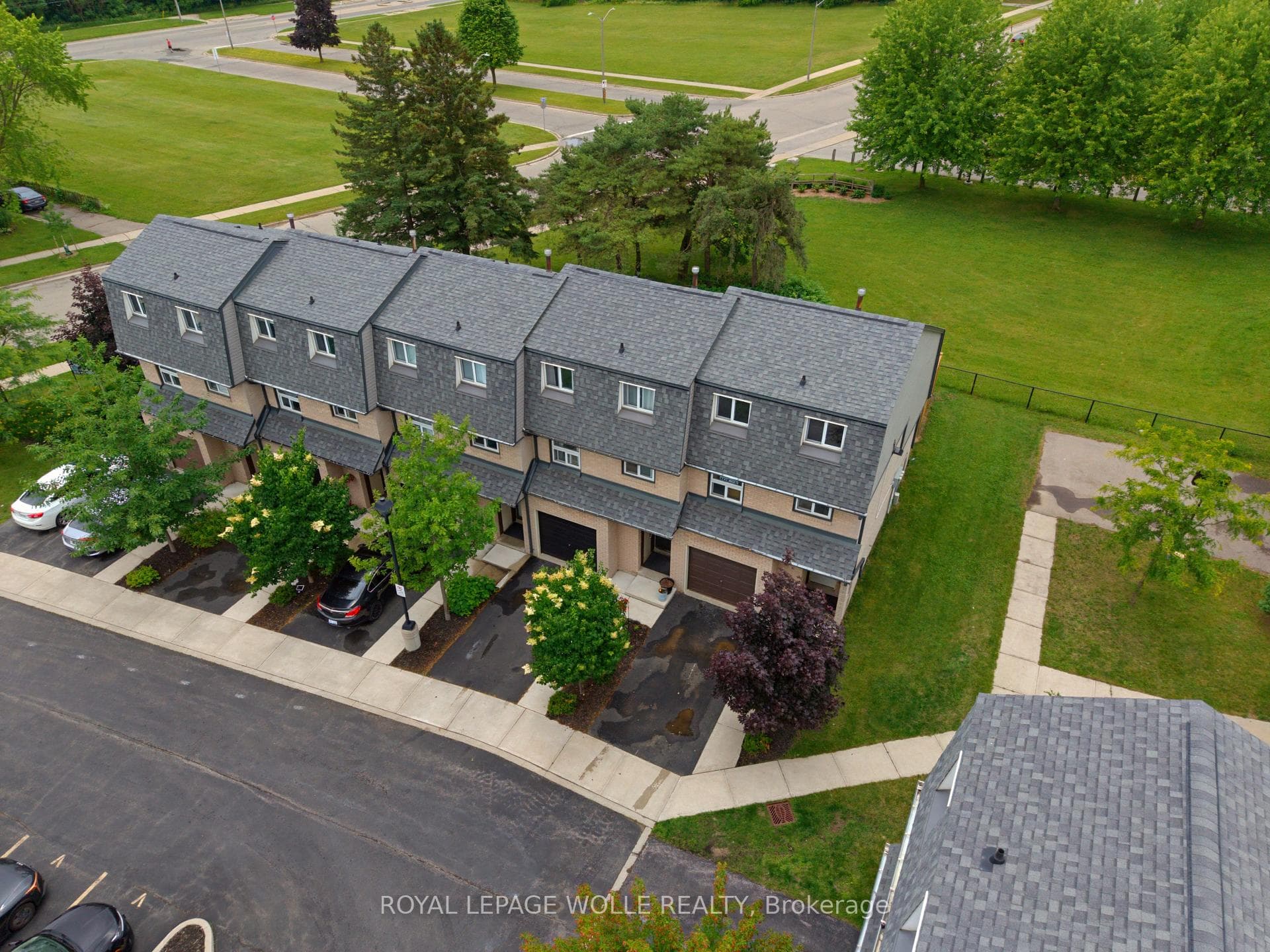 138 Blackhorne Drive Unit 4 photo 28
