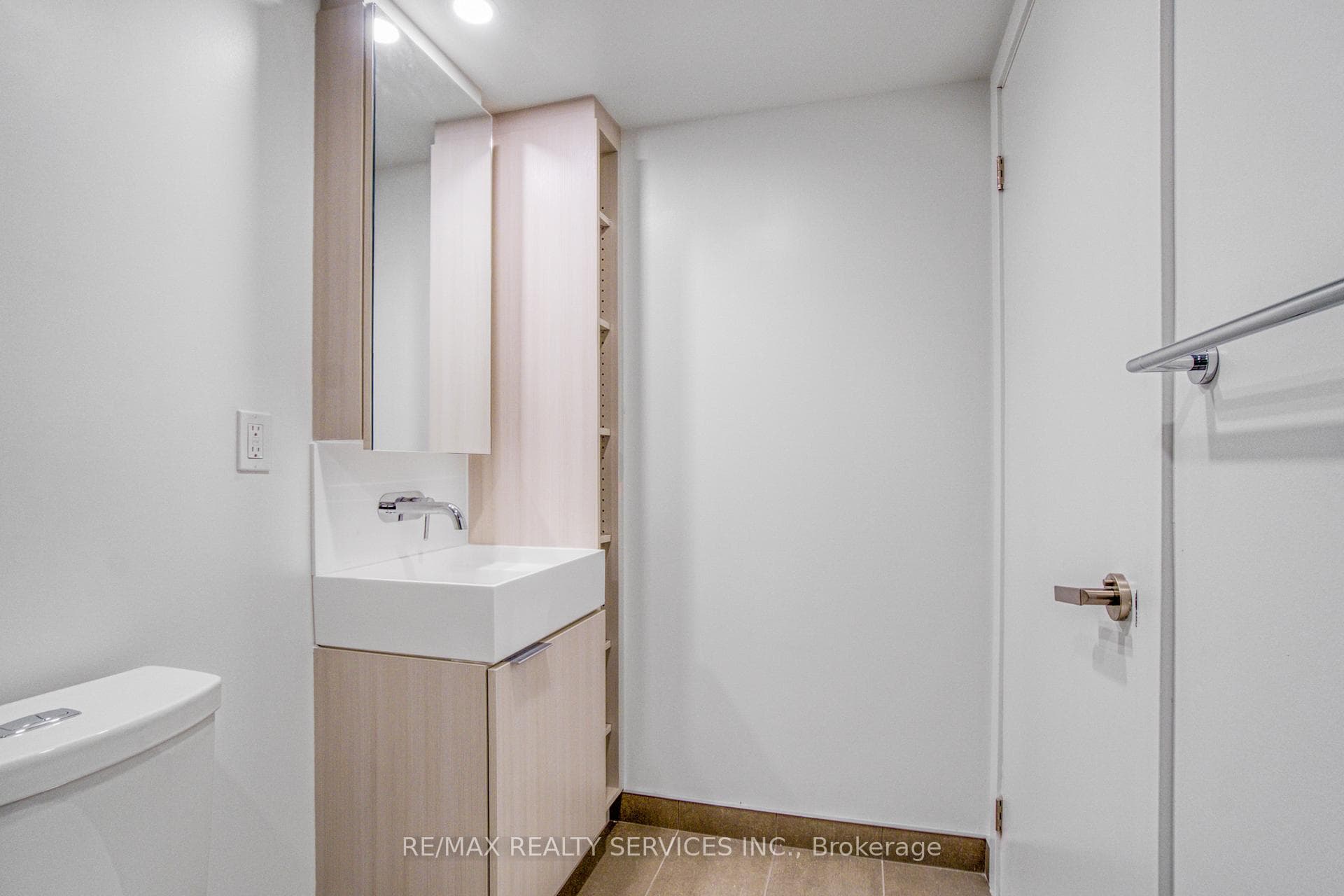 370 Martha Street Unit 2304 photo 27