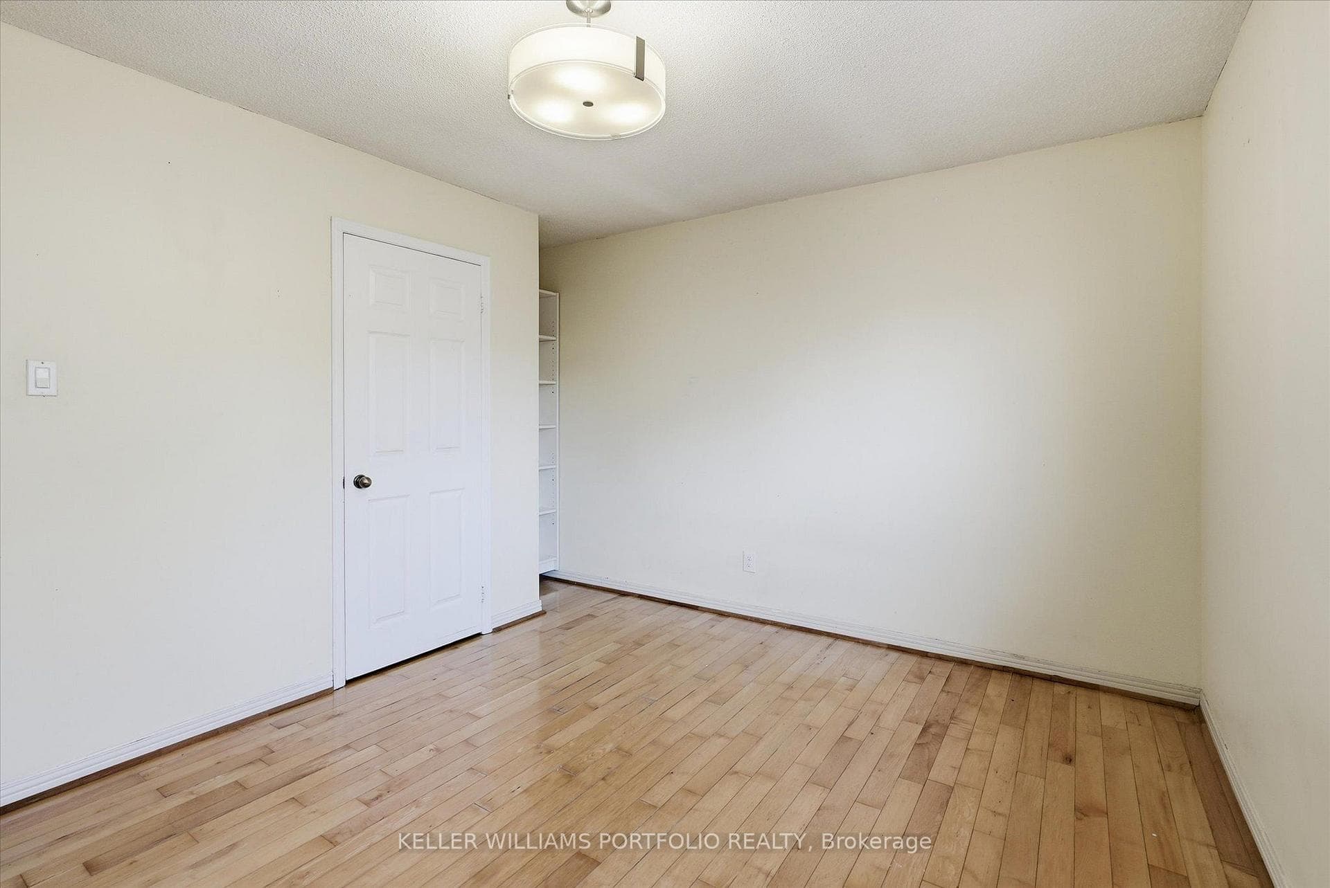 73 Jessica Gardens photo 26