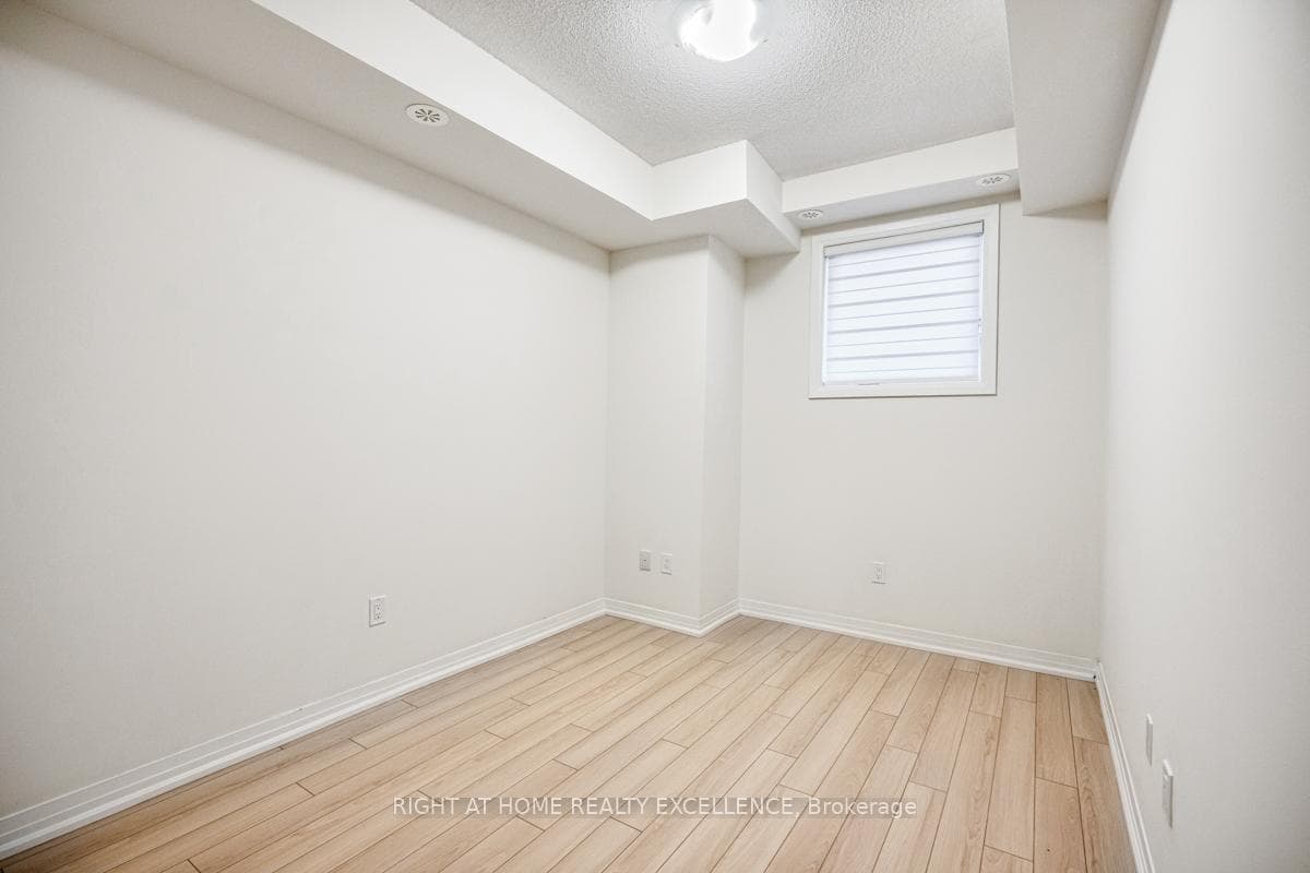 235 Mclevin Avenue Unit 3 photo 19