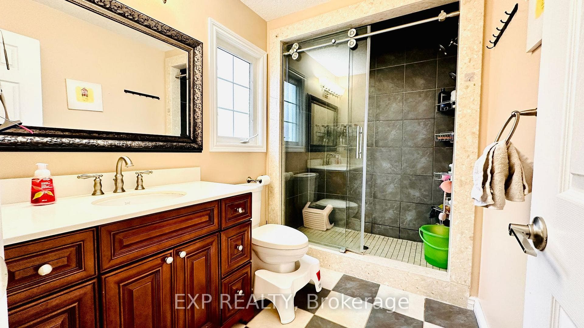240 PURPLE SAGE Crescent photo 15