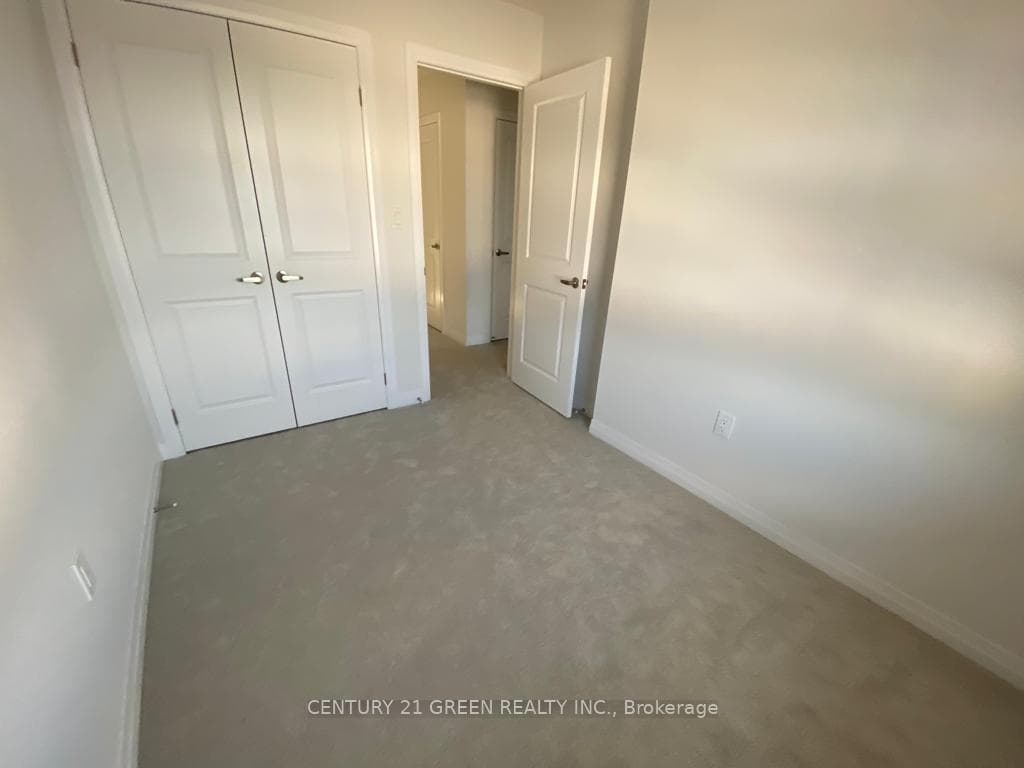 51 Sparrow Avenue Unit 23 photo 14
