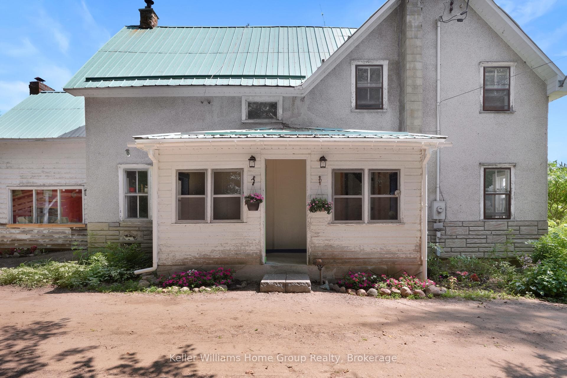 1794 East Road Loop photo 3