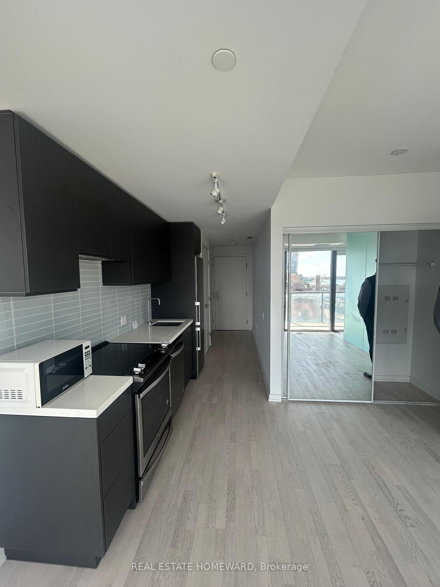 60 Colborne Street Unit 1009 photo 4