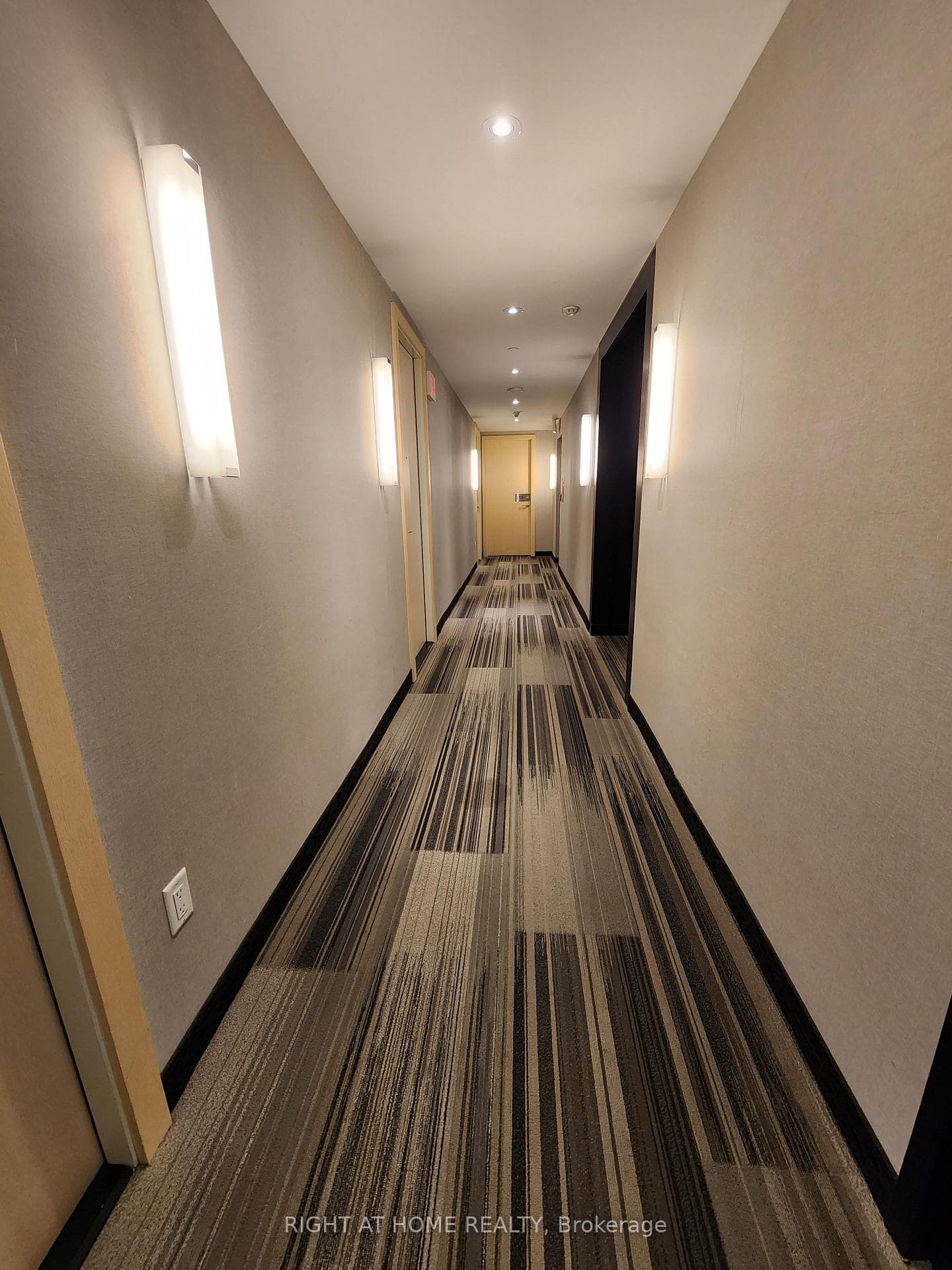 30 Roehampton Avenue Unit 2308 photo 8