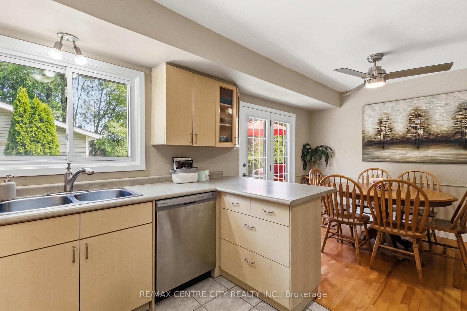 639 Dunboyne Crescent photo 20