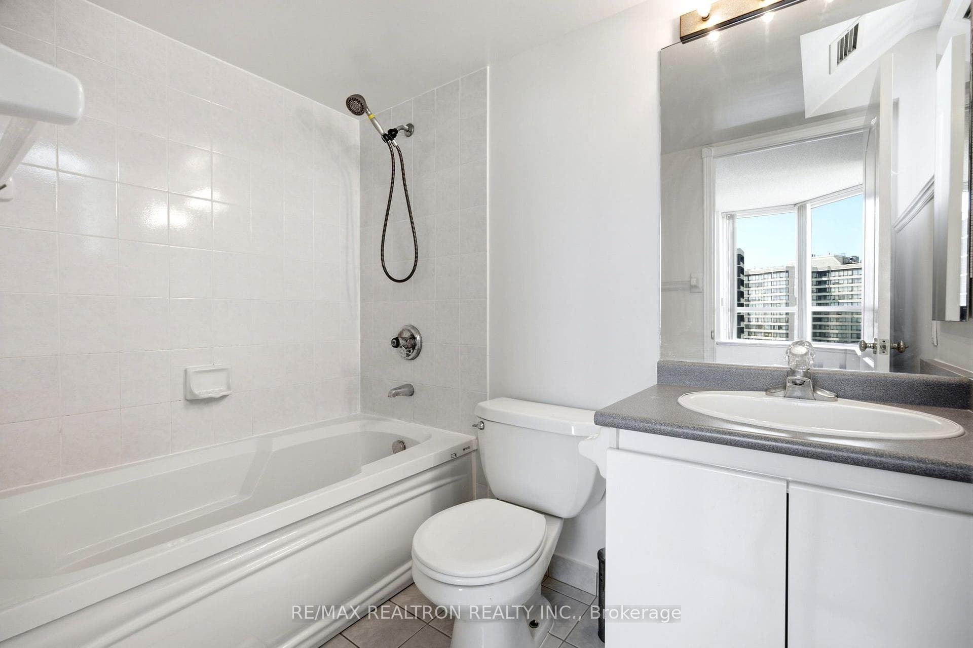 850 Steeles Avenue Unit 1103 photo 17