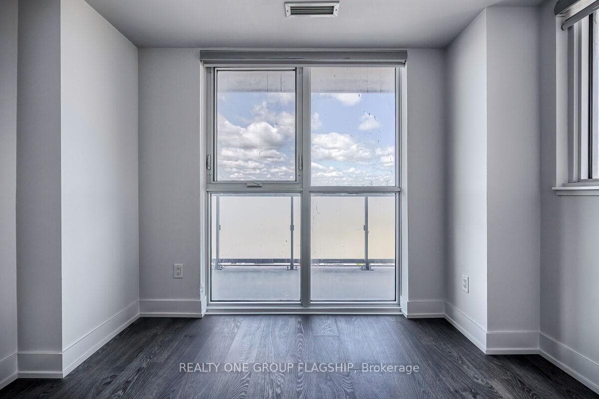 2550 Simcoe Street Unit 505 photo 14