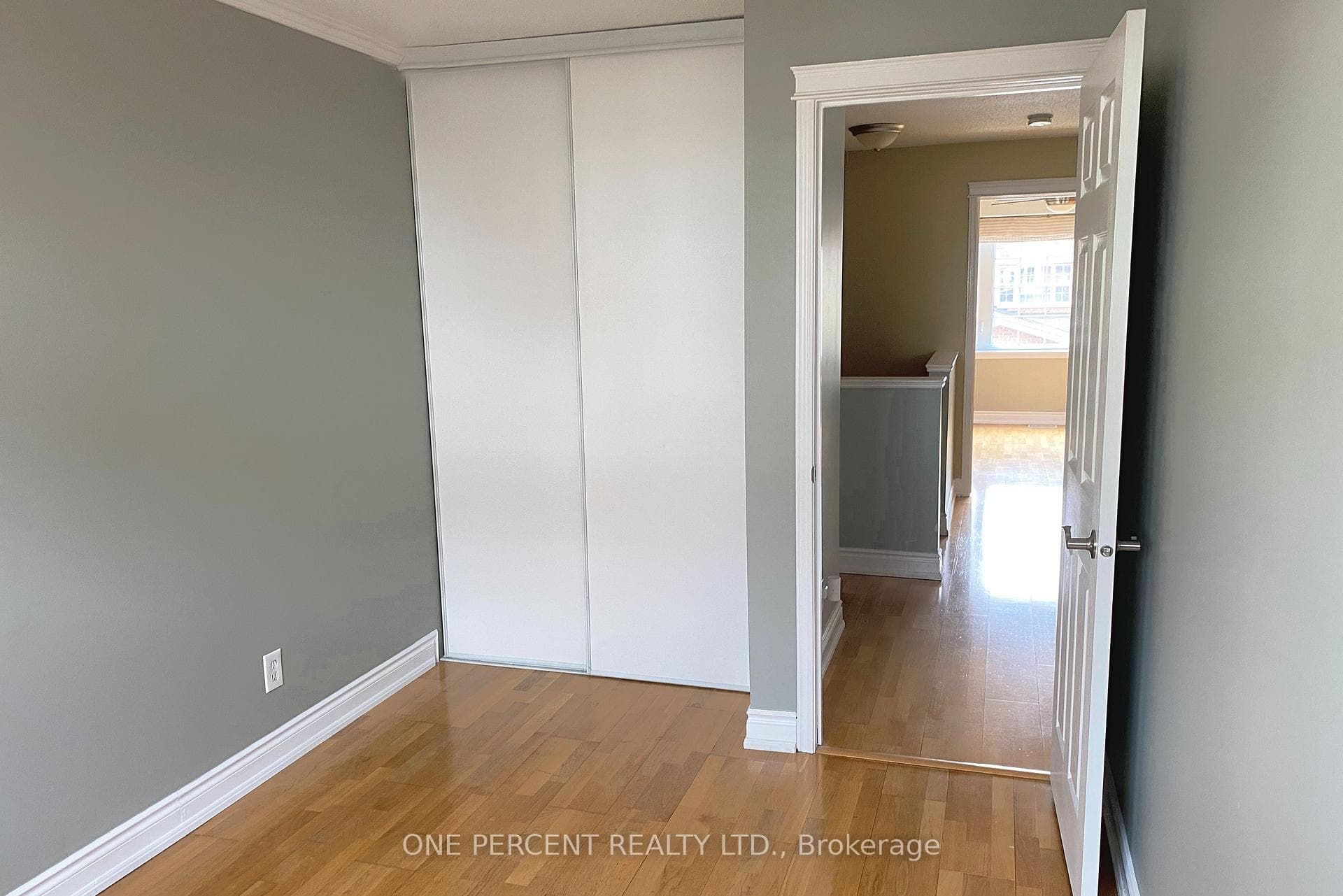 311 Southcrest Private photo 22