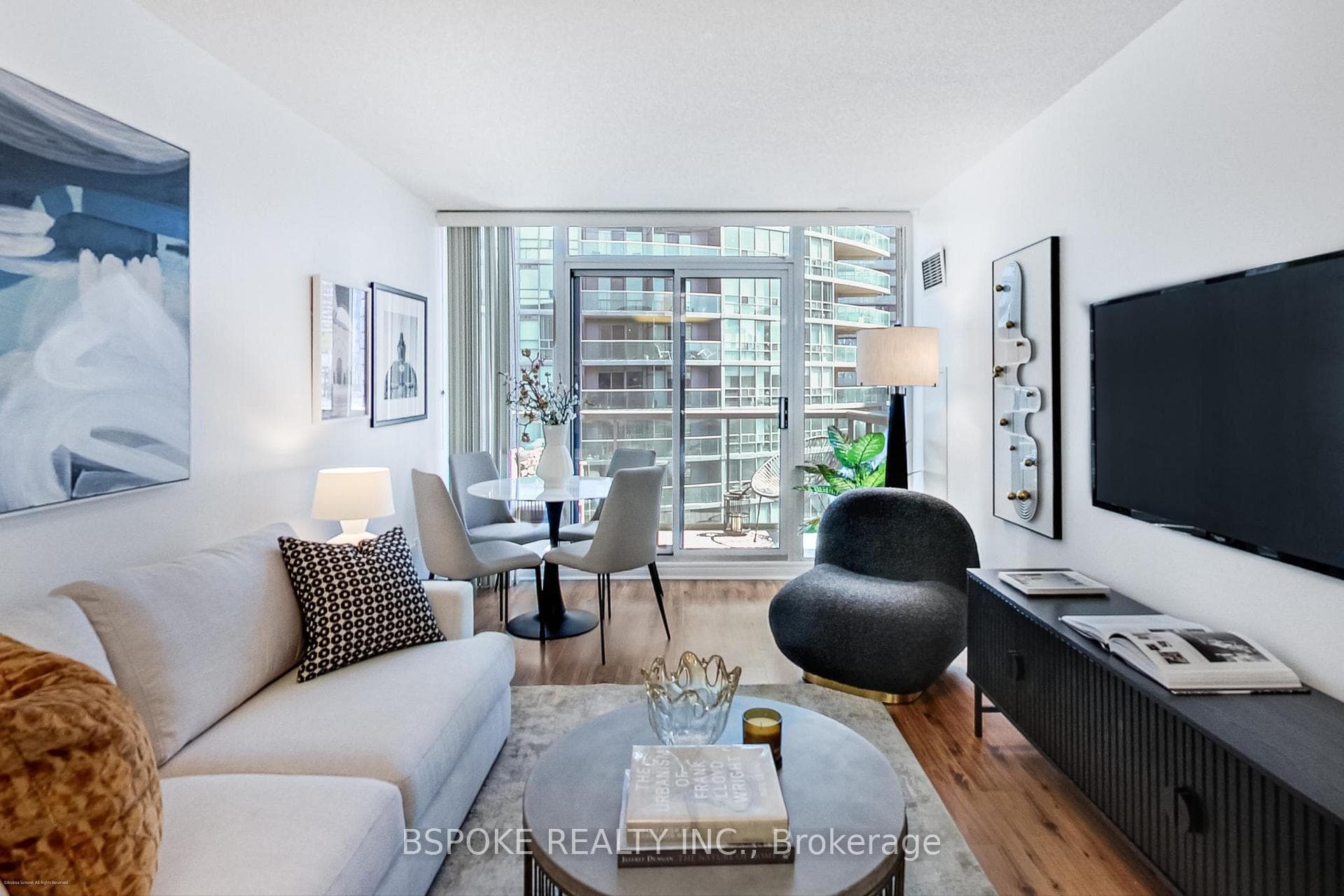 51 Lower Simcoe Street Unit 1903 photo 8