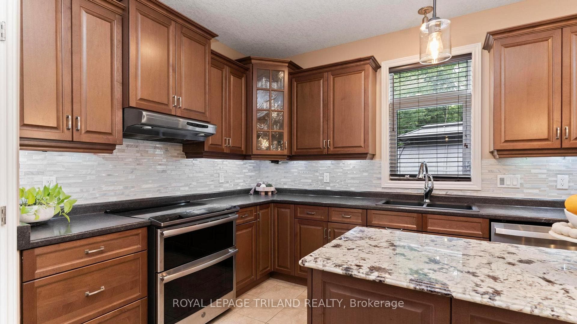 55 Ambleside Drive photo 18
