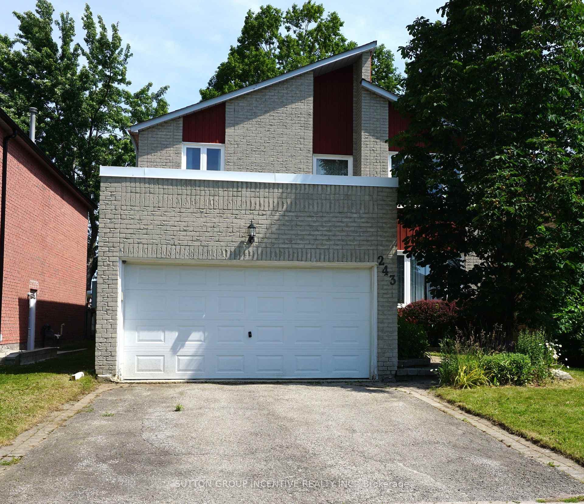 2500 sq ft all brick
